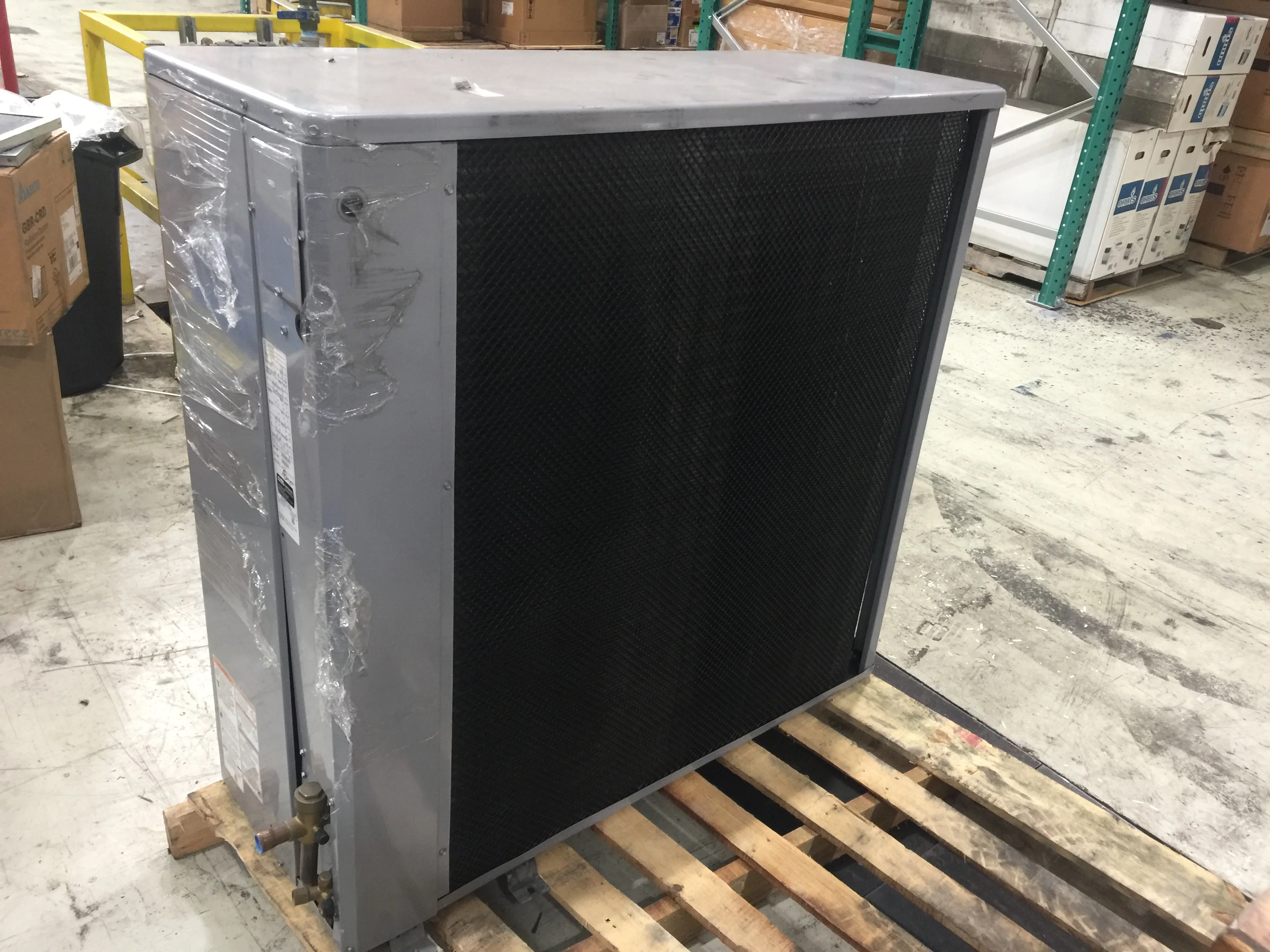 48,000 Btu Single-Zone Outdoor Mini Split Heap Pump; 14 Seer, 208-230V/60Hz/3 Phase, R410A - Image 2