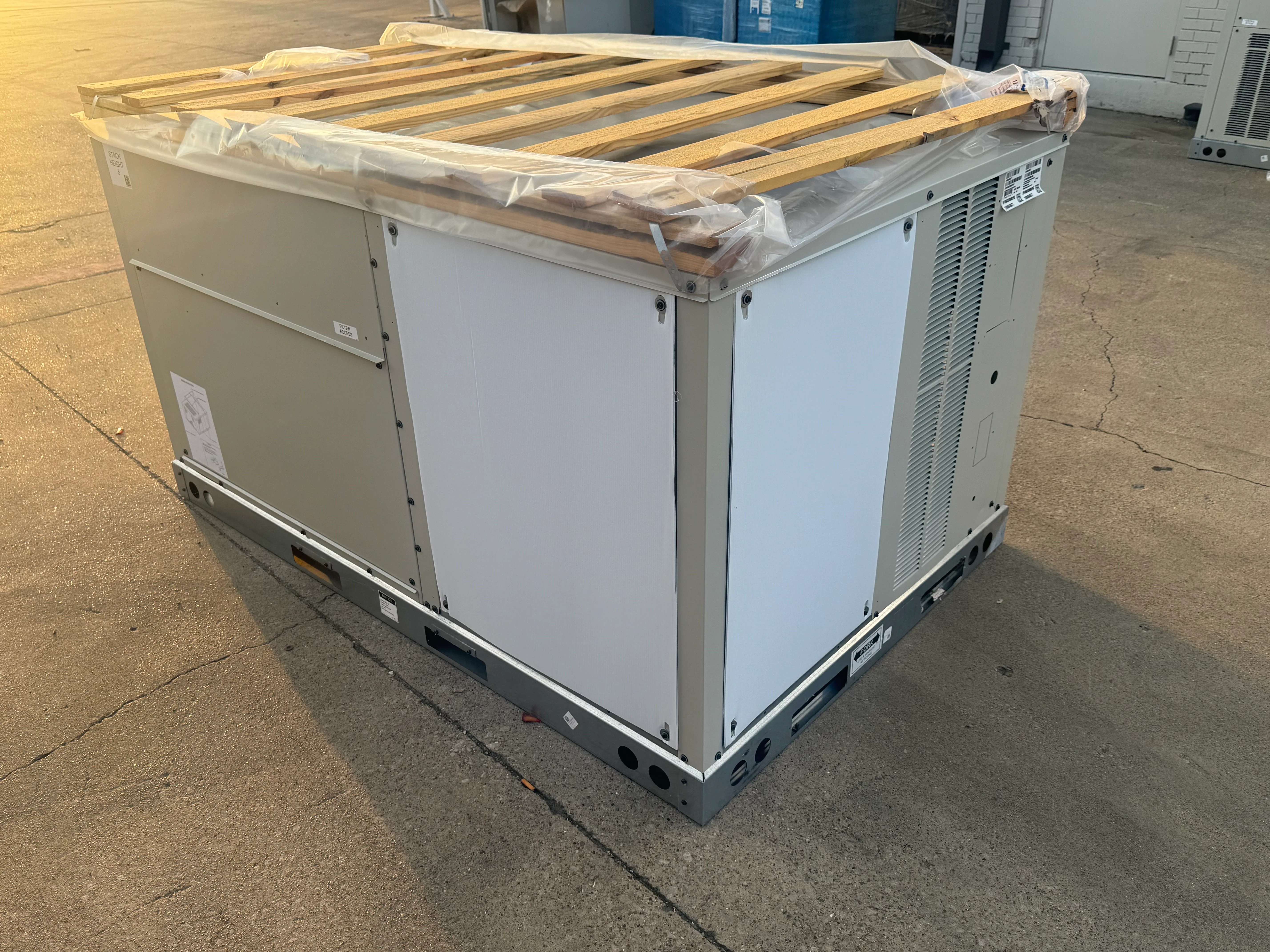 5 Ton Single-Stage Convertible Packaged Heat Pump Unit, 13.4 SEER2, 208-230/60/3, R410A - Image 2