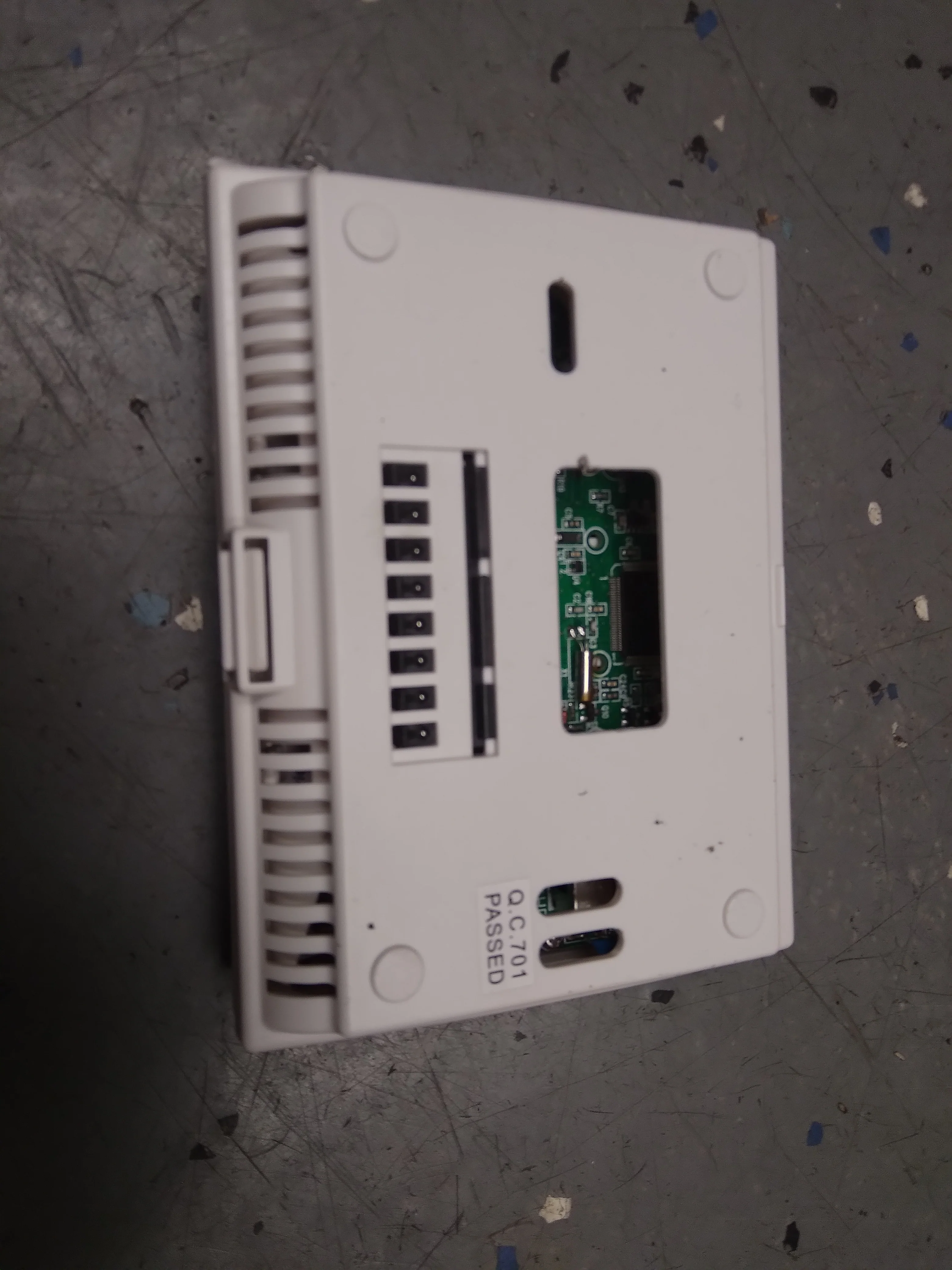 5-2 Day Programmable 2 Heat/1 Cool Conventional and Heat Pump Thermostat, 24VAC - Image 3
