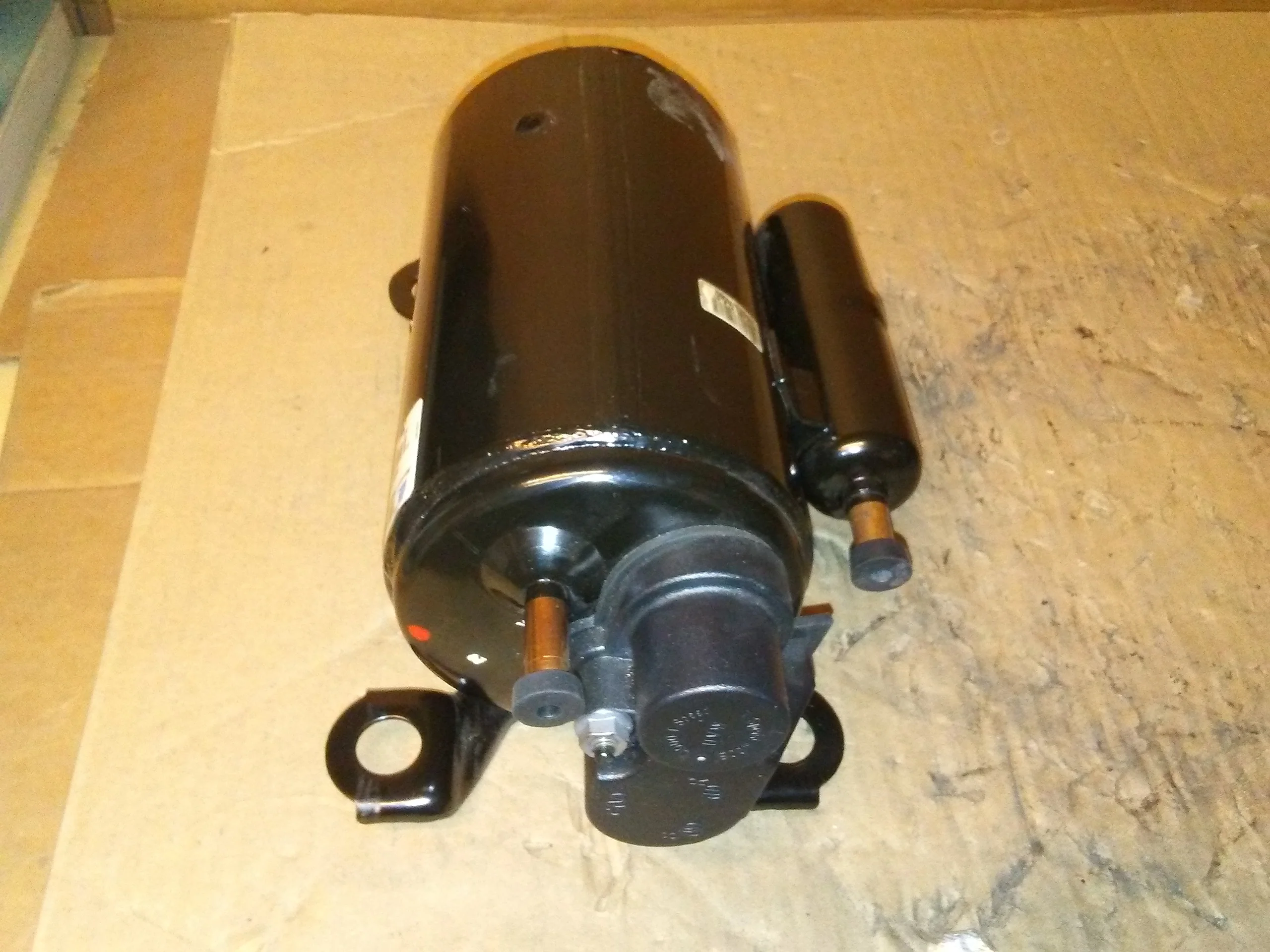 5,300 BTU Rotary Air Conditioning Compressor; 220-240/50/1, R-410A - Image 3