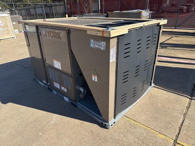 6.5 Ton Two-Stage Convertible Natural Gas/Electric Packaged Unit, 14.8 EER, 460/60/3, R410A - Image 2