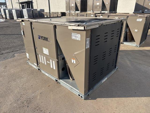 6.5 Ton Two-Stage Convertible Packaged Air Conditioning Unit, 14.8 EER, 460/60/3, R410A 24 KW - Image 3