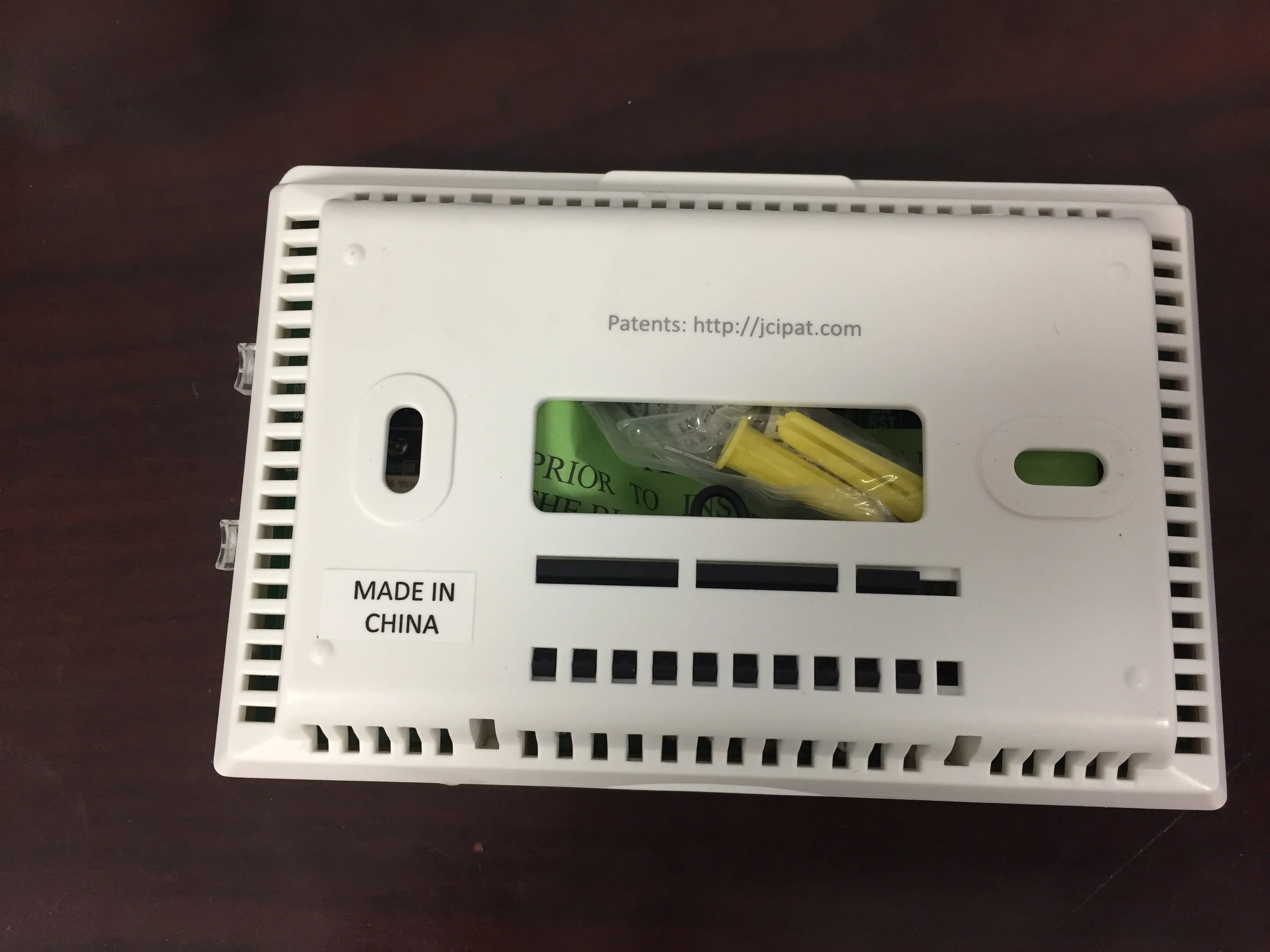 7 Day 2H/1C Programmable/Non-Programmable Touchscreen Thermostat - Image 2