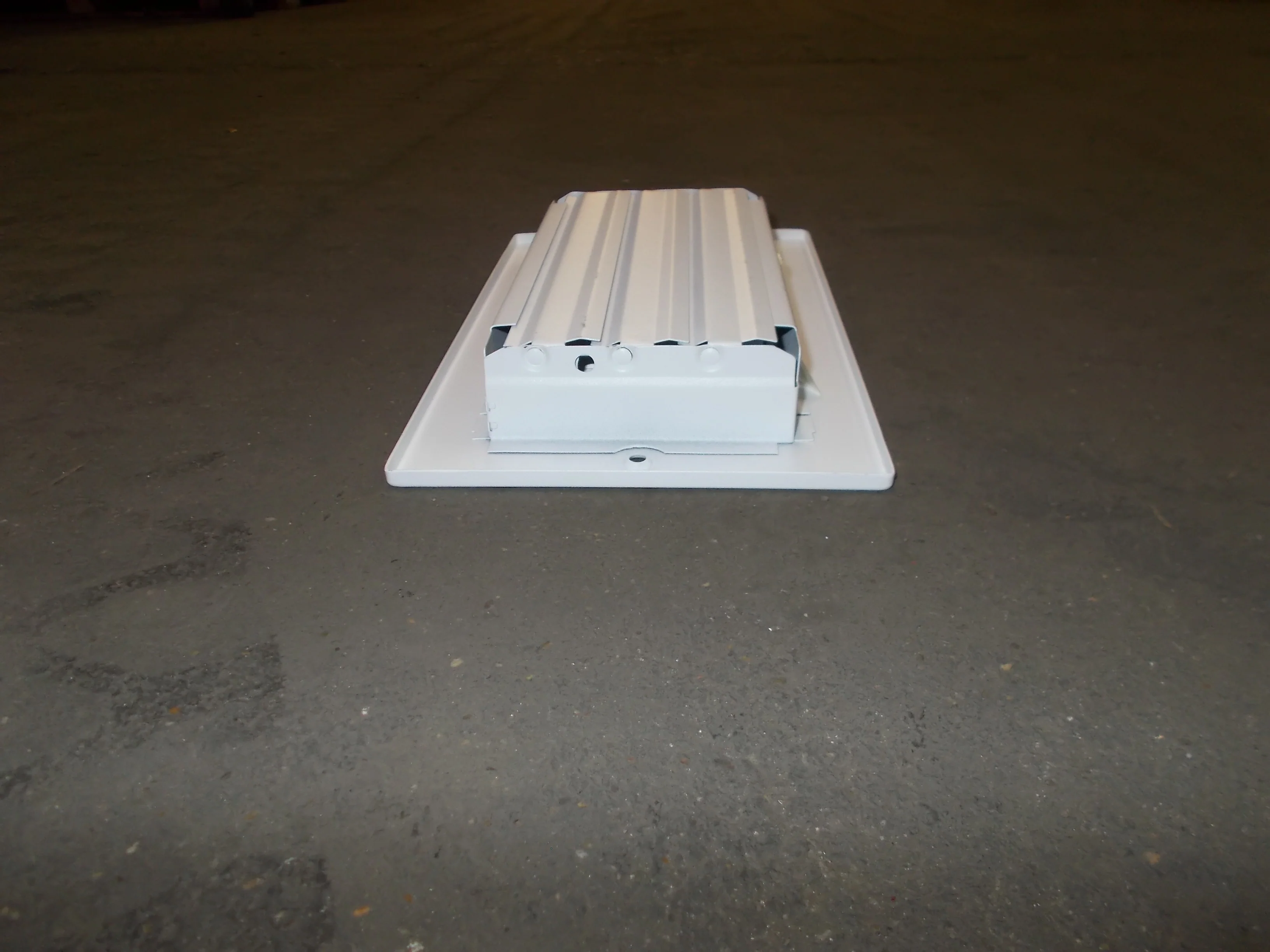 8" X 4" STEEL/WHITE STEEL BLADE ADJUSTABLE REGISTER - Image 3