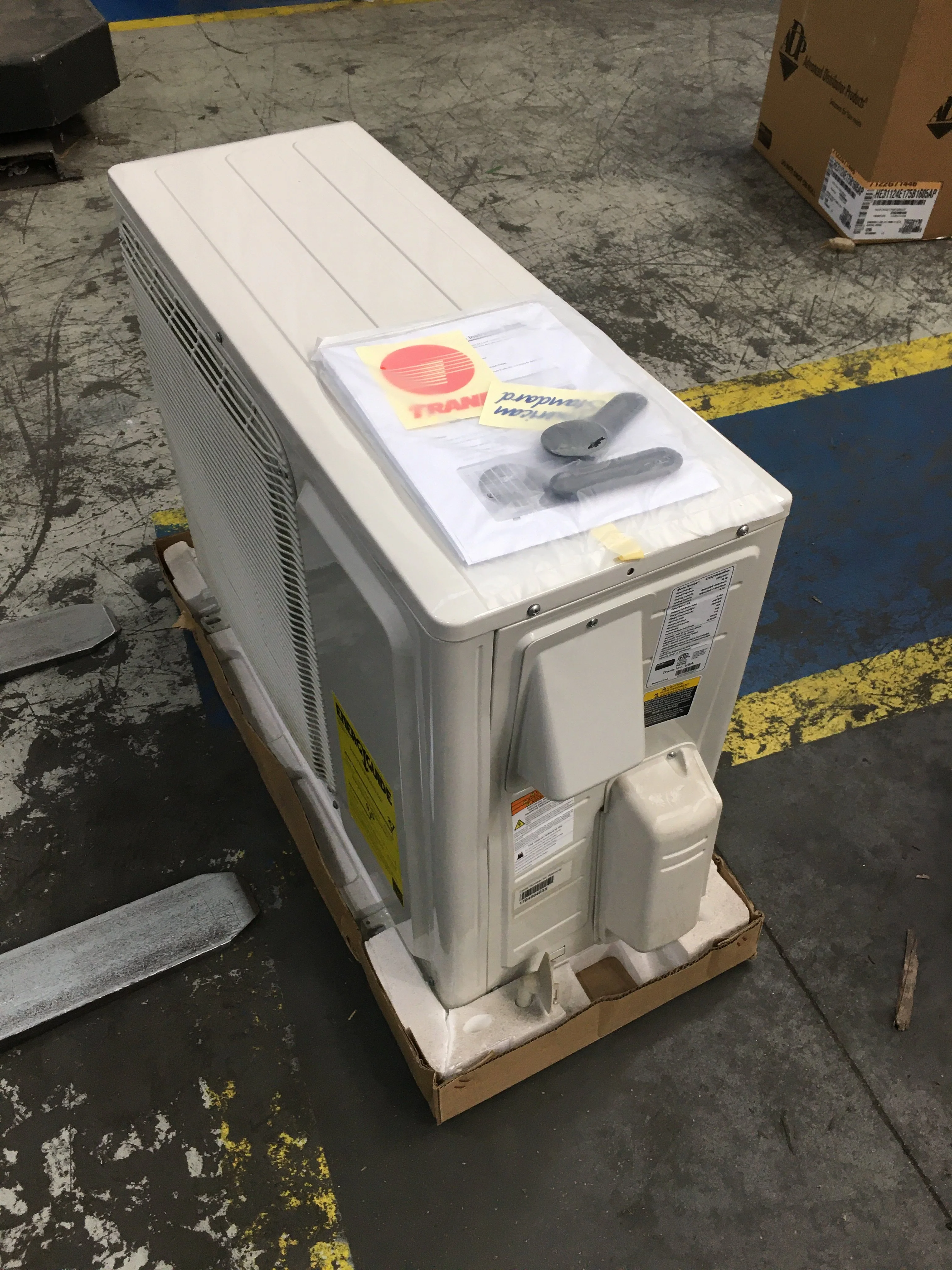 9,000 BTU Single-Zone Heat Pump DC Inverter Outdoor Mini-Split Unit; 27 SEER, 208-230/60/1, R-410A - Image 2