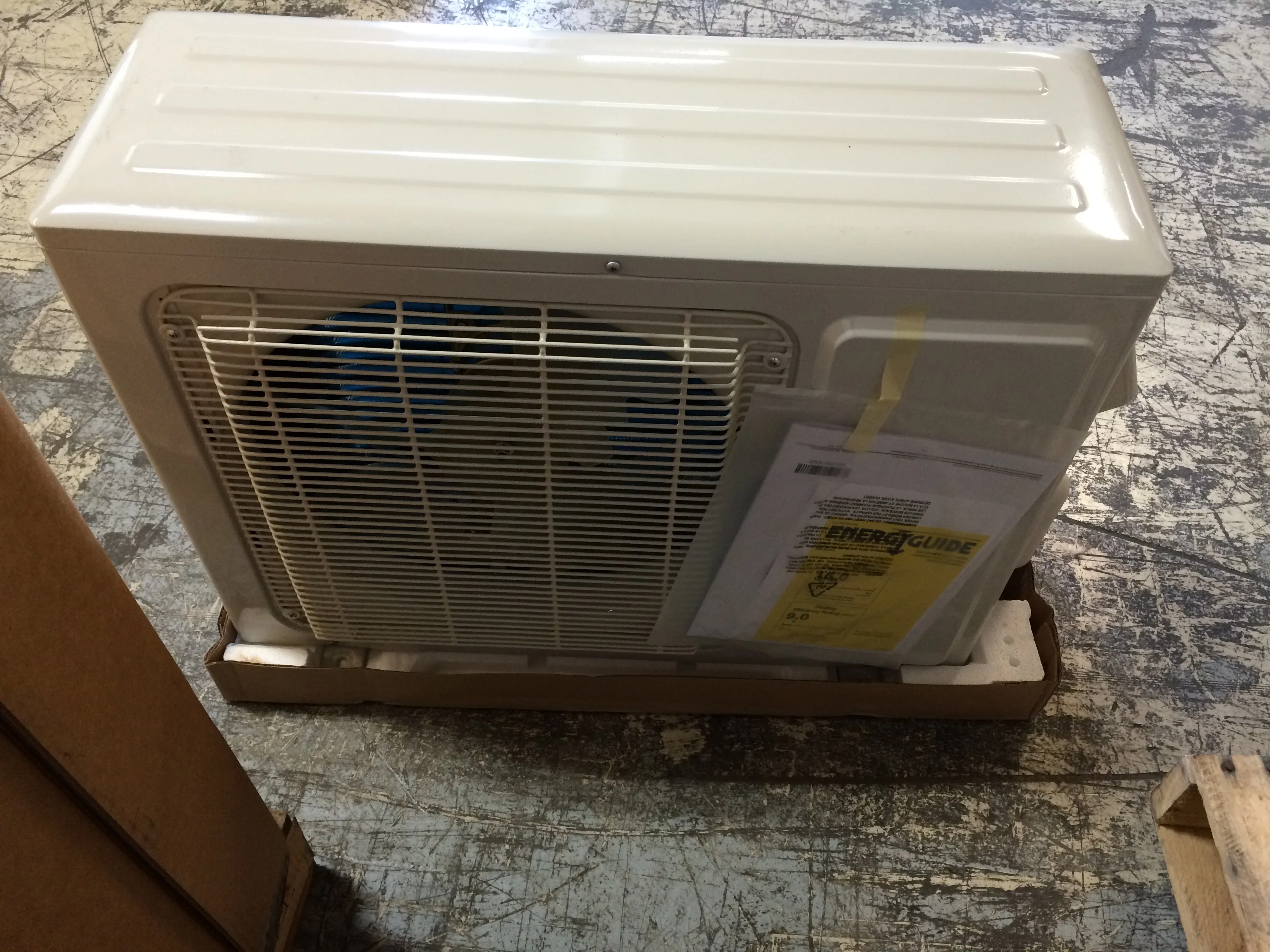 9,000 BTU Outdoor Mini-Split Heat Pump Unit 208-230/60/1 R-410A - Image 2