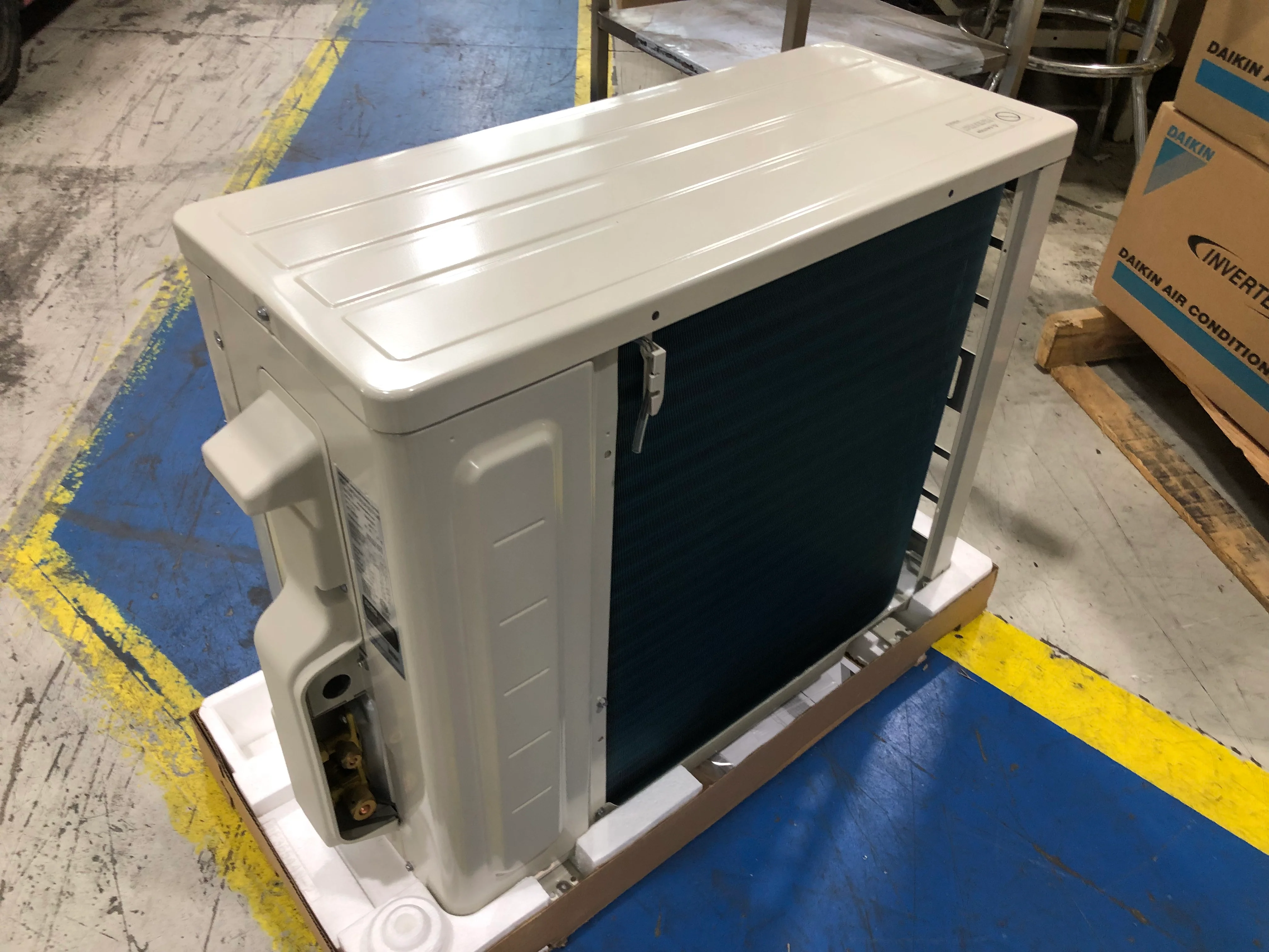 9,000 BTU Outdoor Mini-Split Inverter Heat Pump Unit, 19 SEER 208-230/60/1 R-410A - Image 3