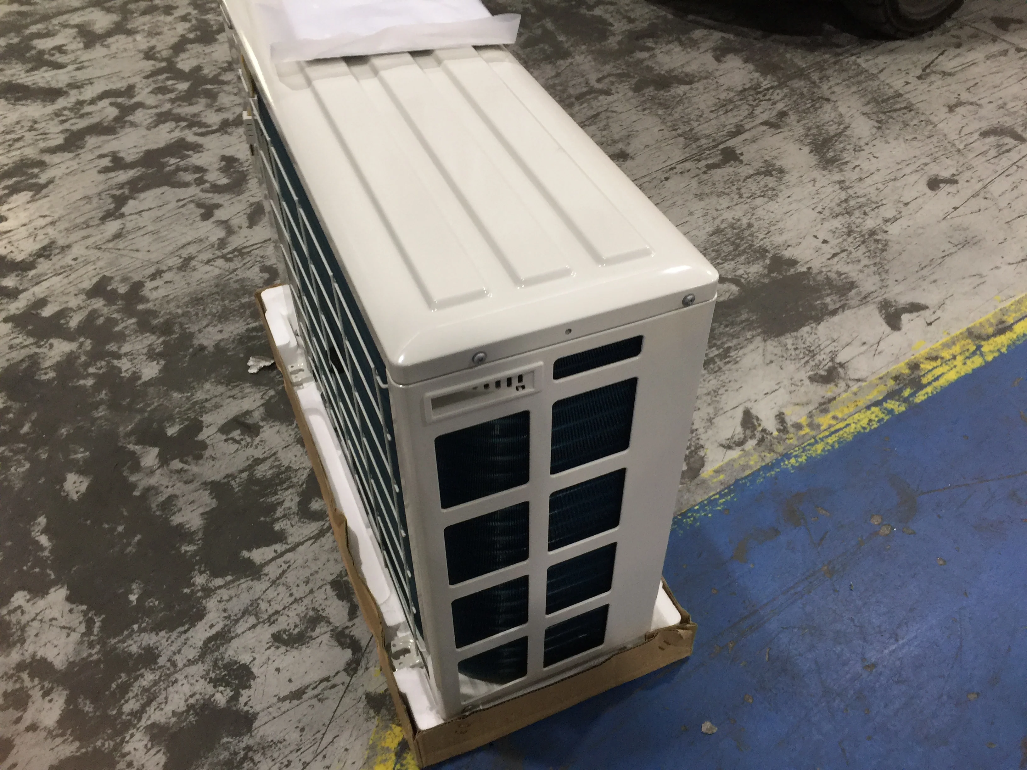9,000 BTU Single Zone Outdoor Inverter Mini-Split Heat Pump; 208-230/60/1, R-410A, 15 Seer - Image 6