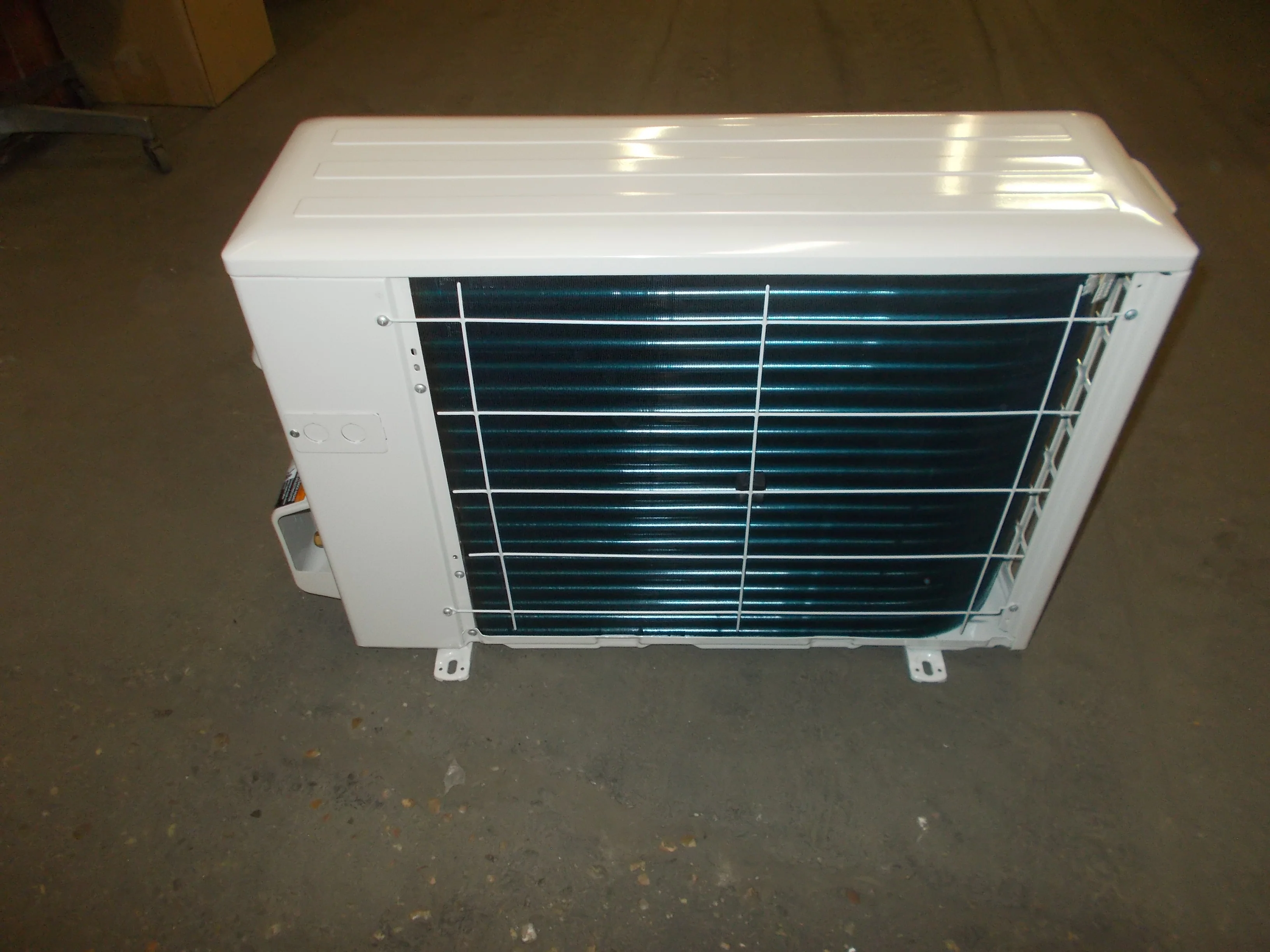 9,000 BTU Single Zone Outdoor Mini-Split Heat Pump Unit, 22 Seer 208-230/60/1 R-410A - Image 3