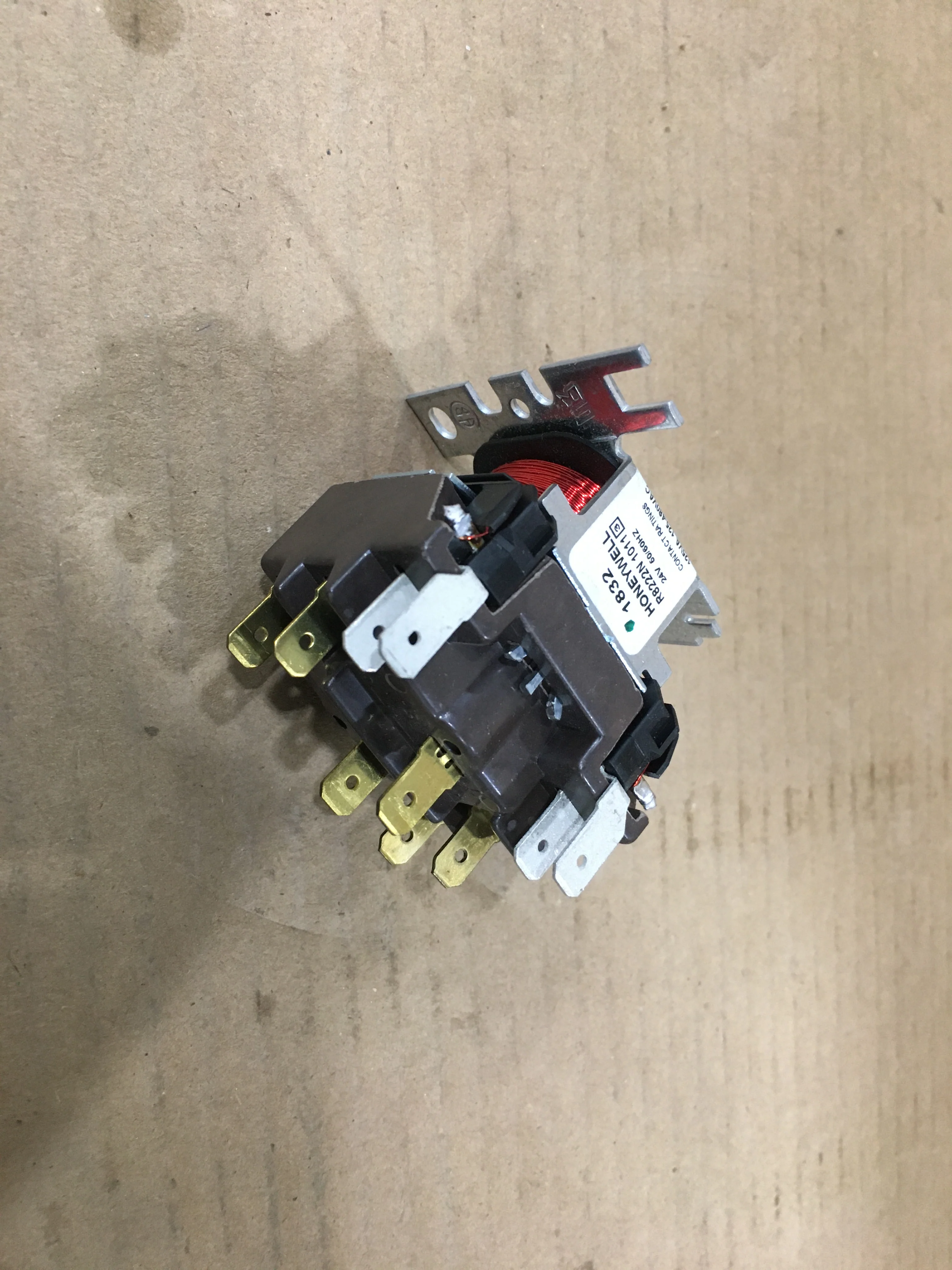 DPDT 24 Volt Pilot Duty Relay (Q20)