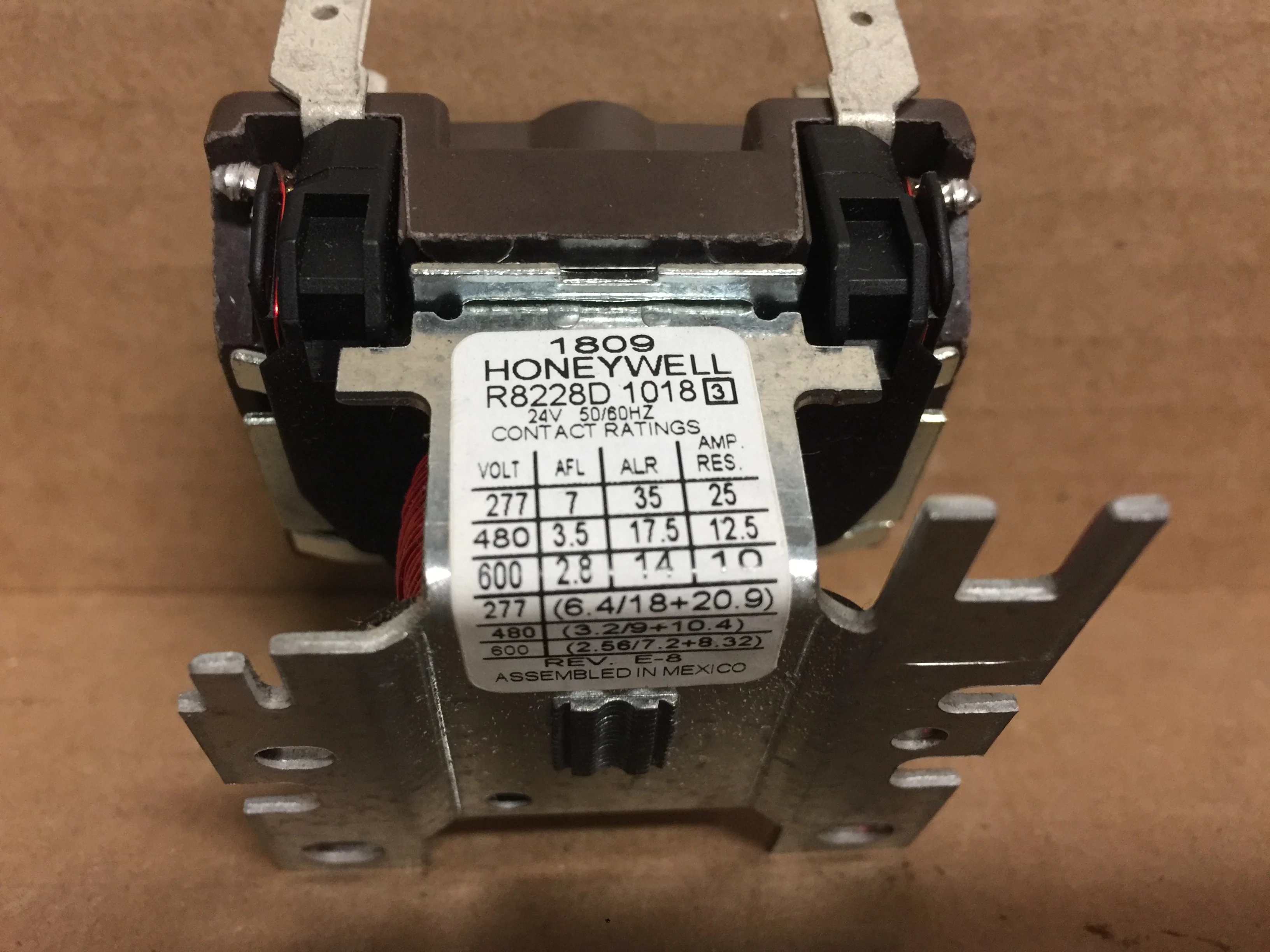 DPST Relay; Coil: 24 V, 50/60 Hz - Image 2