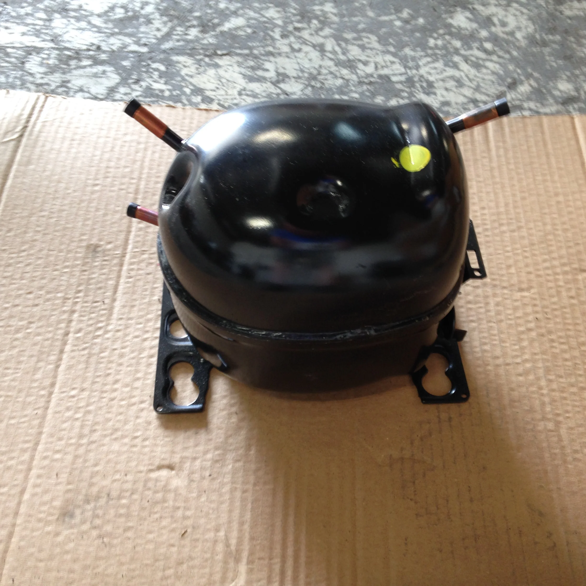 Em65Hhr1 1/6 HP Relay Refrigeration Compressor, 115/60/1, R134A - Image 2