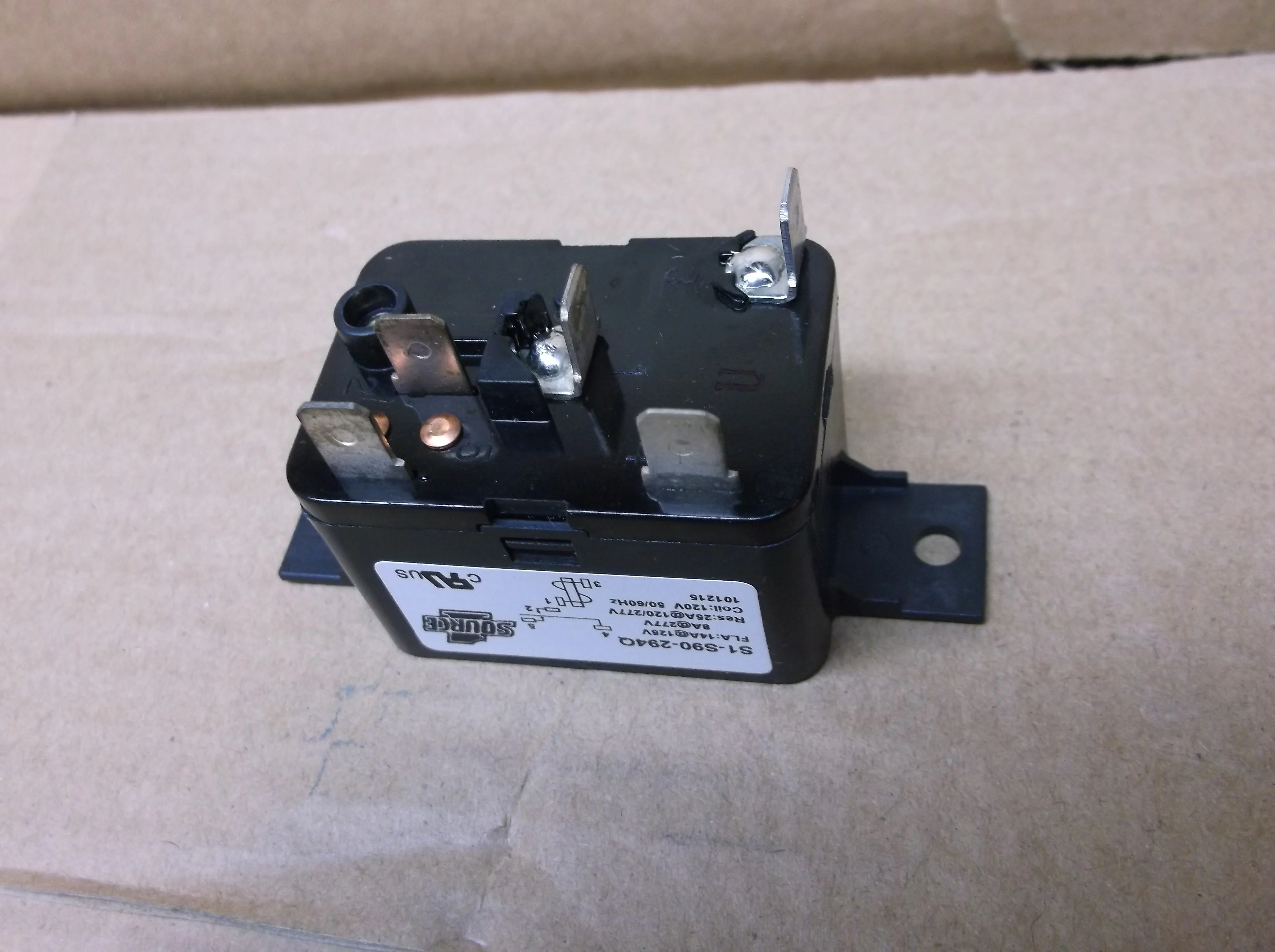 Fan Relay 8400 Series SPDT Coil:120VAC, 50/60Hz, Amps Res:25A