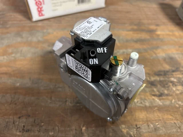 Gas Hot Surface/Dir Spark Gas Valve Single Stage,Volts: 24, Hz: 50/60, Inlet: 1/2NPT Outlet: 1/2NPT - Image 4