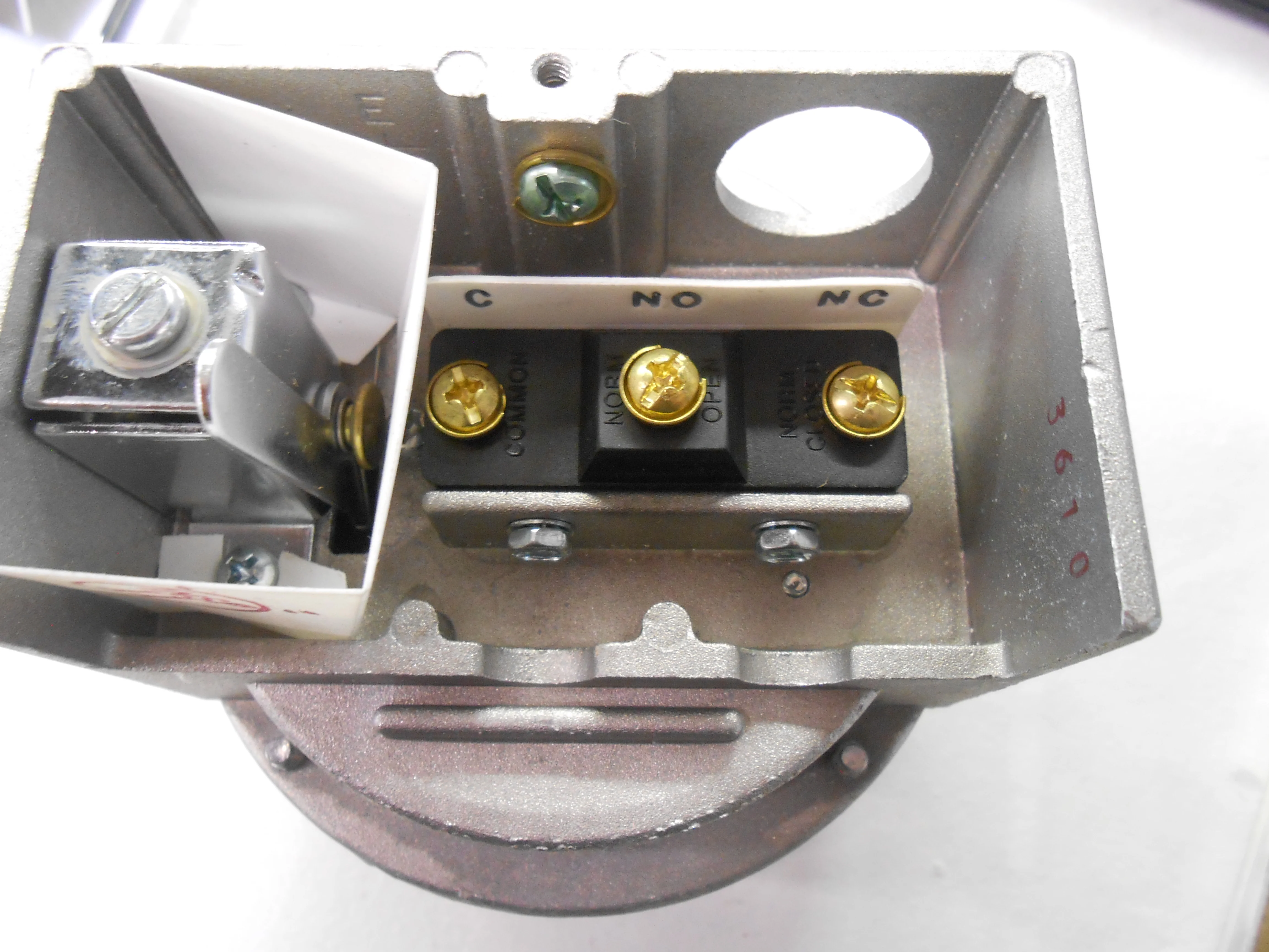 High Pressure Regulator Switch - Image 4