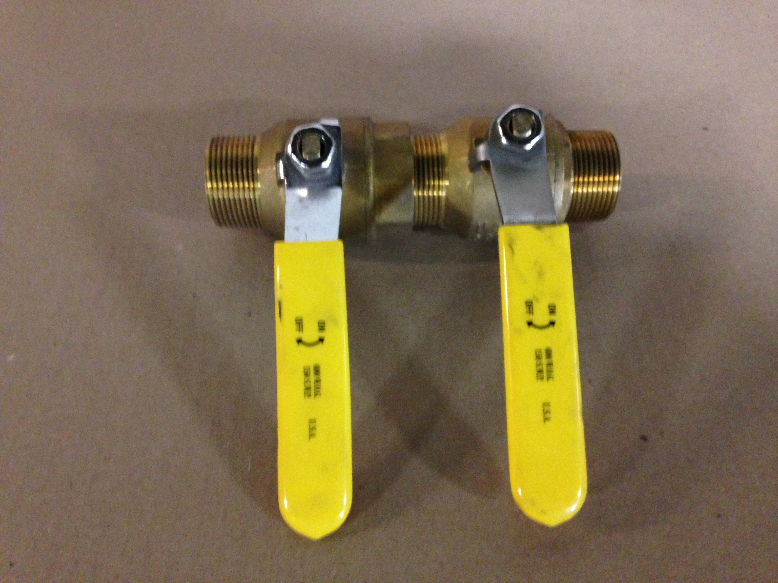 Male/Female Ball Valve Set, 1 1/4", Yellow