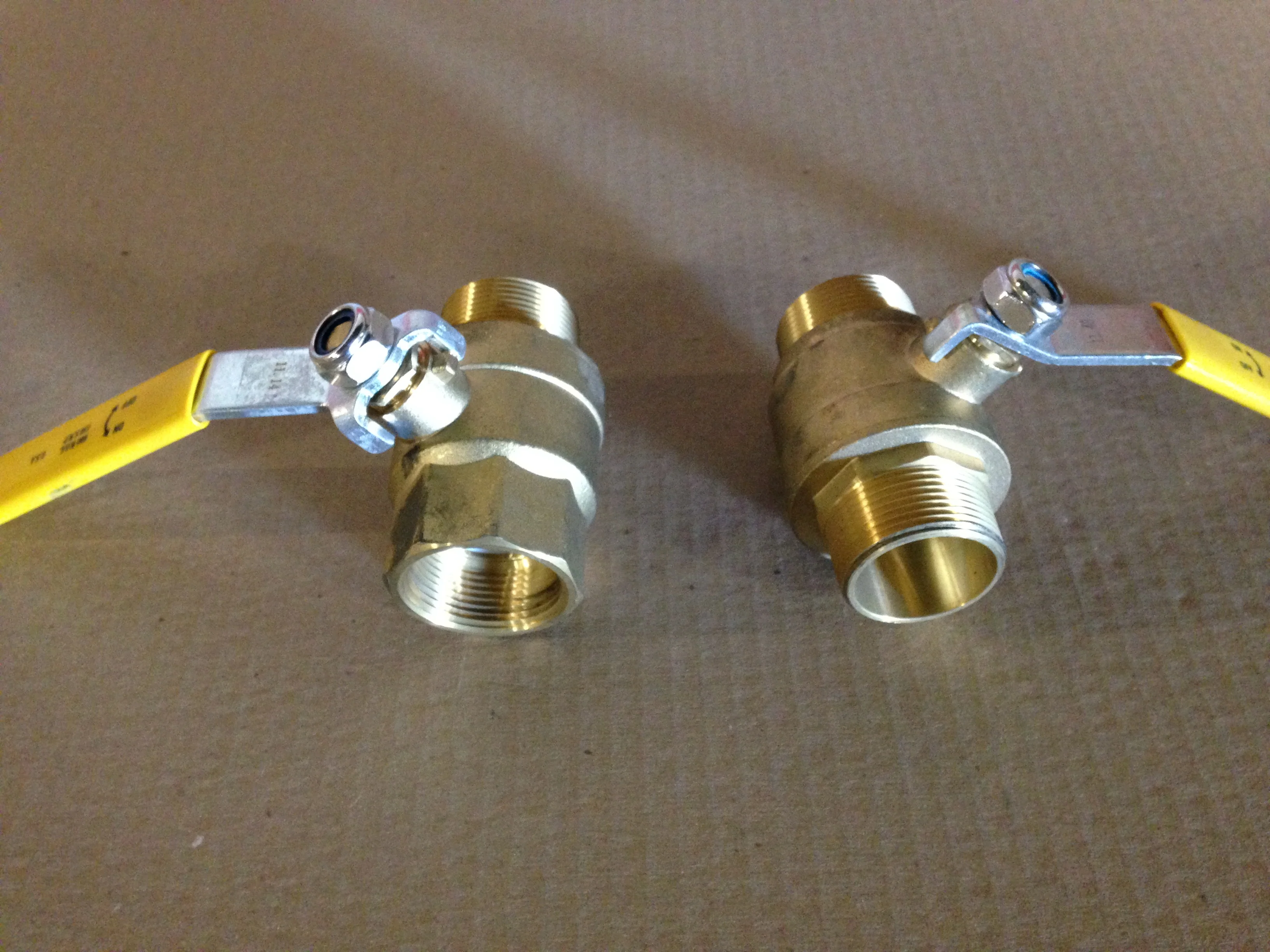 Male/Female Ball Valve Set, 1 1/4", Yellow - Image 3