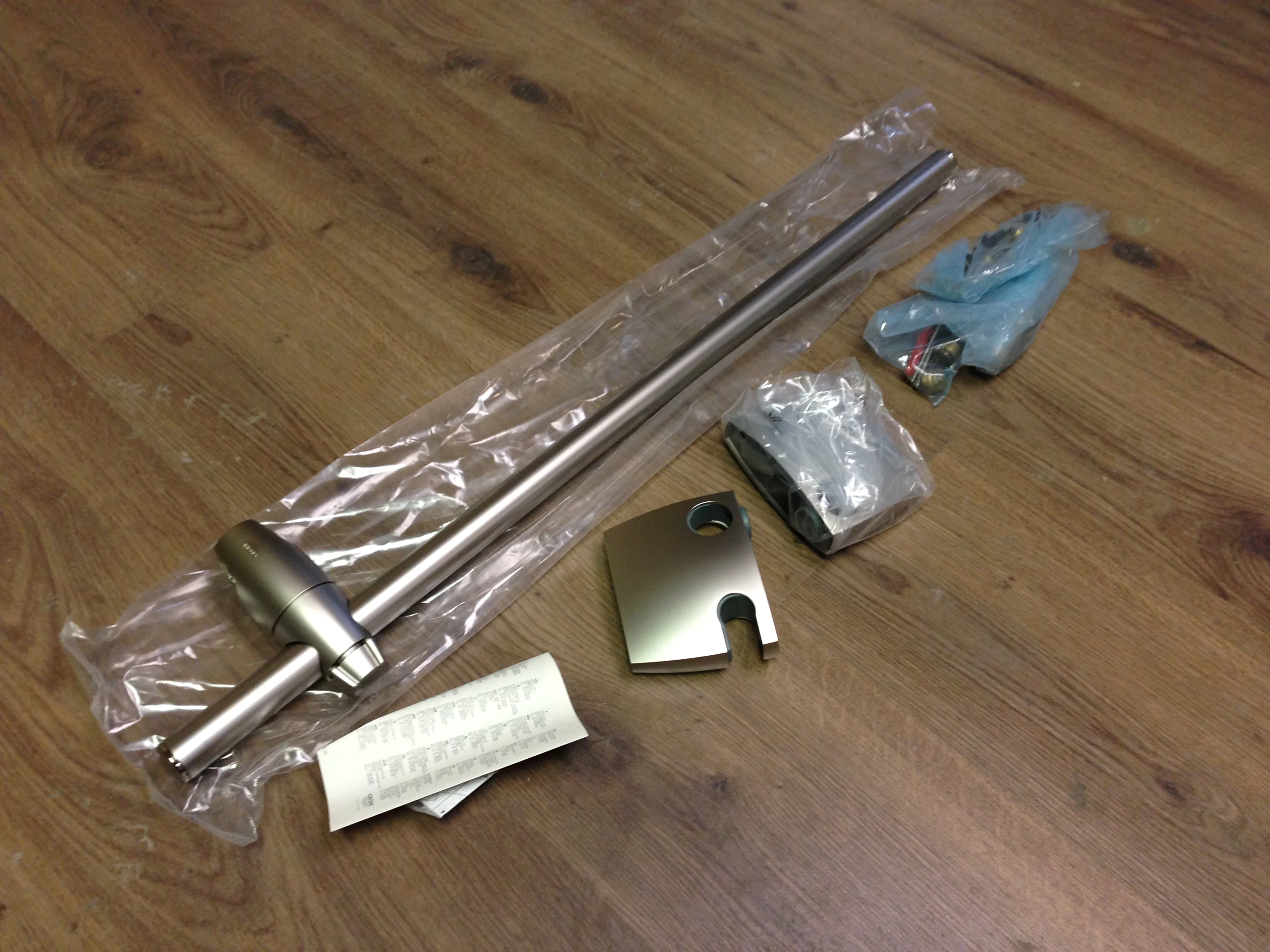 Movario 24" Shower Bar, Silk Metal - Image 3