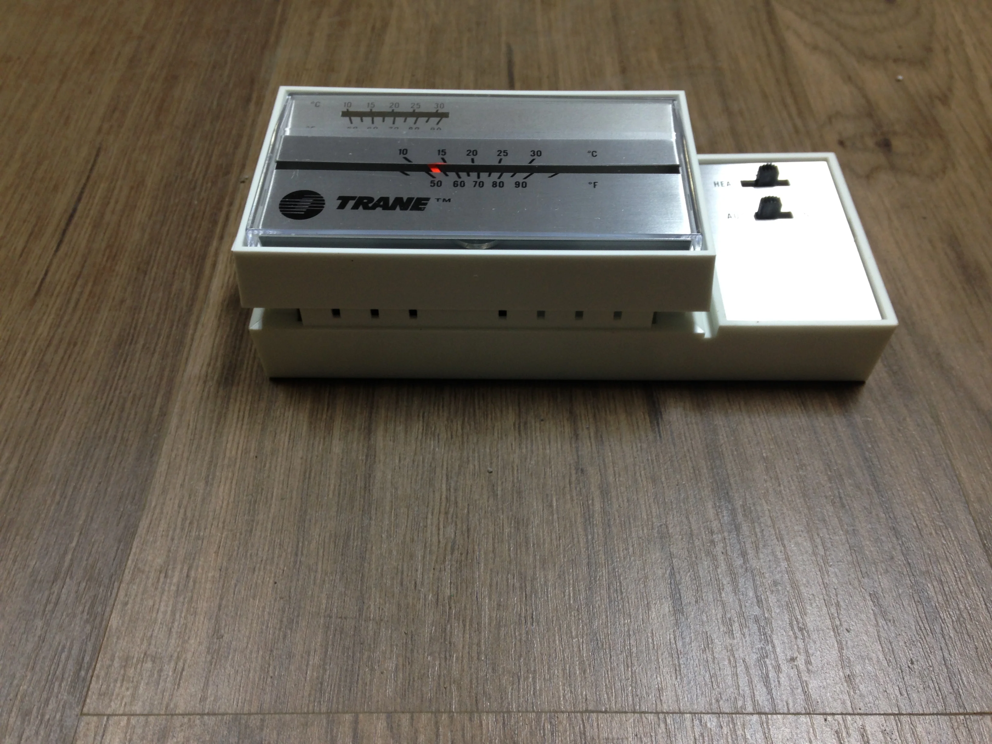 Multi-Stage Room Thermostat (Manual Changeover); 30 VAC - Image 2