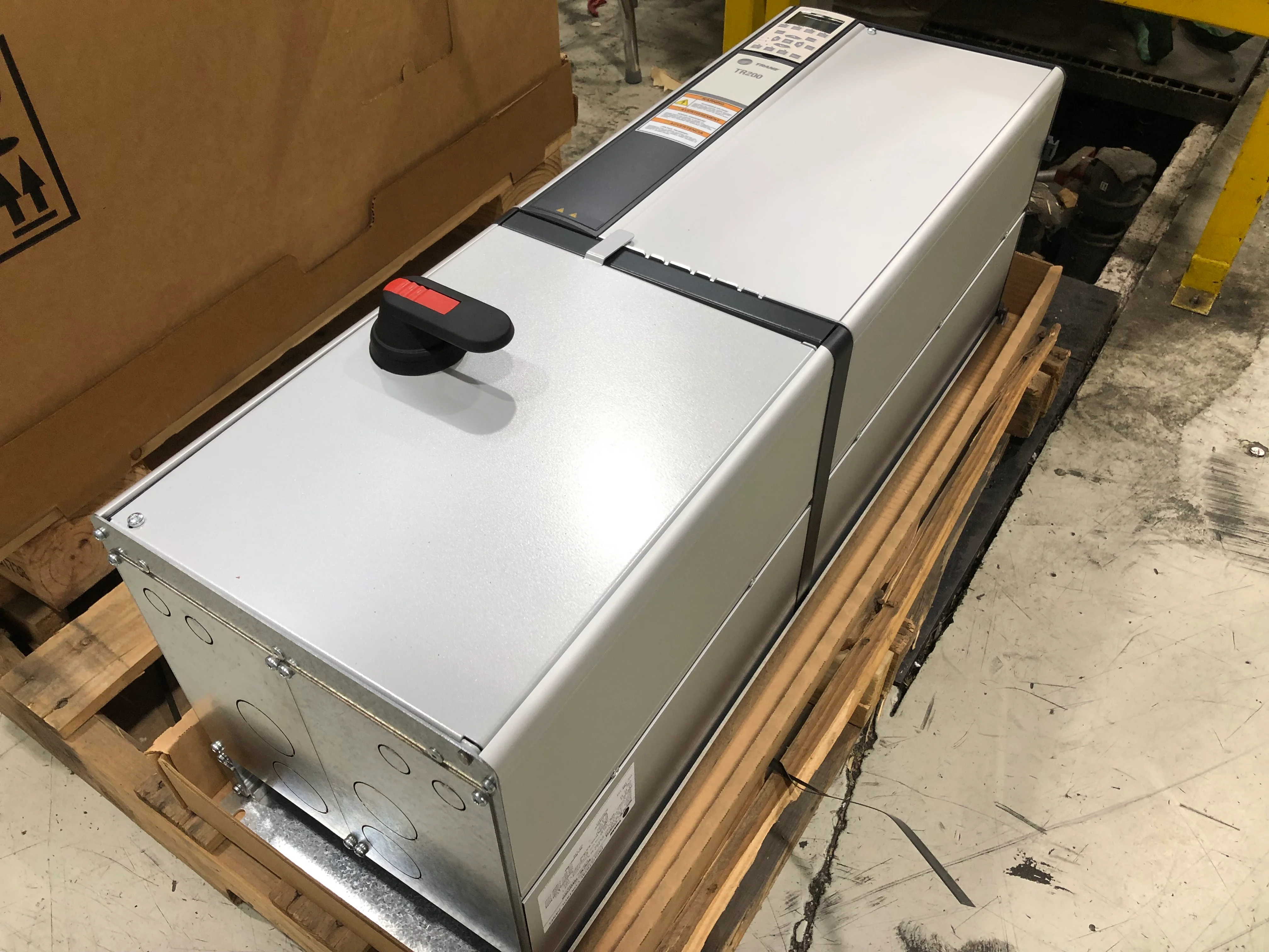 Nema 1 Vertical TR200 Series Variable Frequency Drive 460/50-60/3" - Image 2