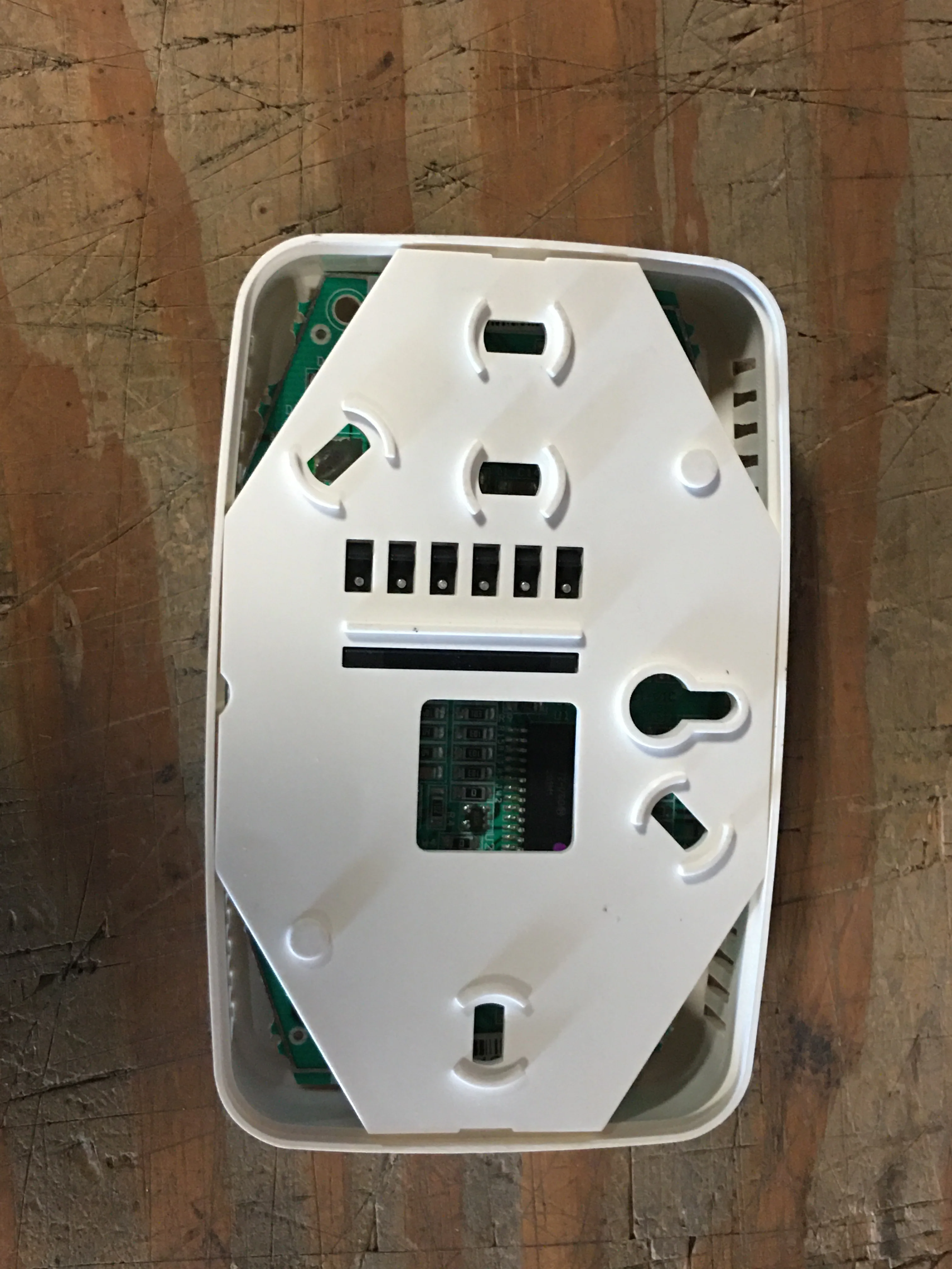 Non-Programmable Multi-Stage 24V Heat Pump Thermostat - Image 2