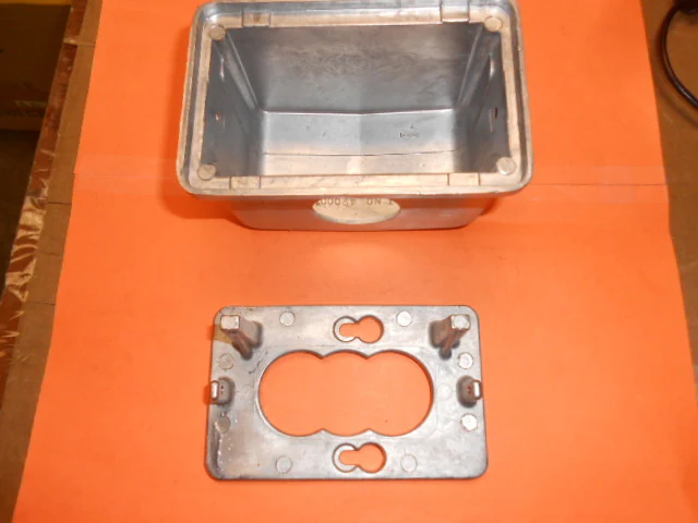 OUTLET FITTING LOW TENSION W/1 BUSHED OPENING - Image 3