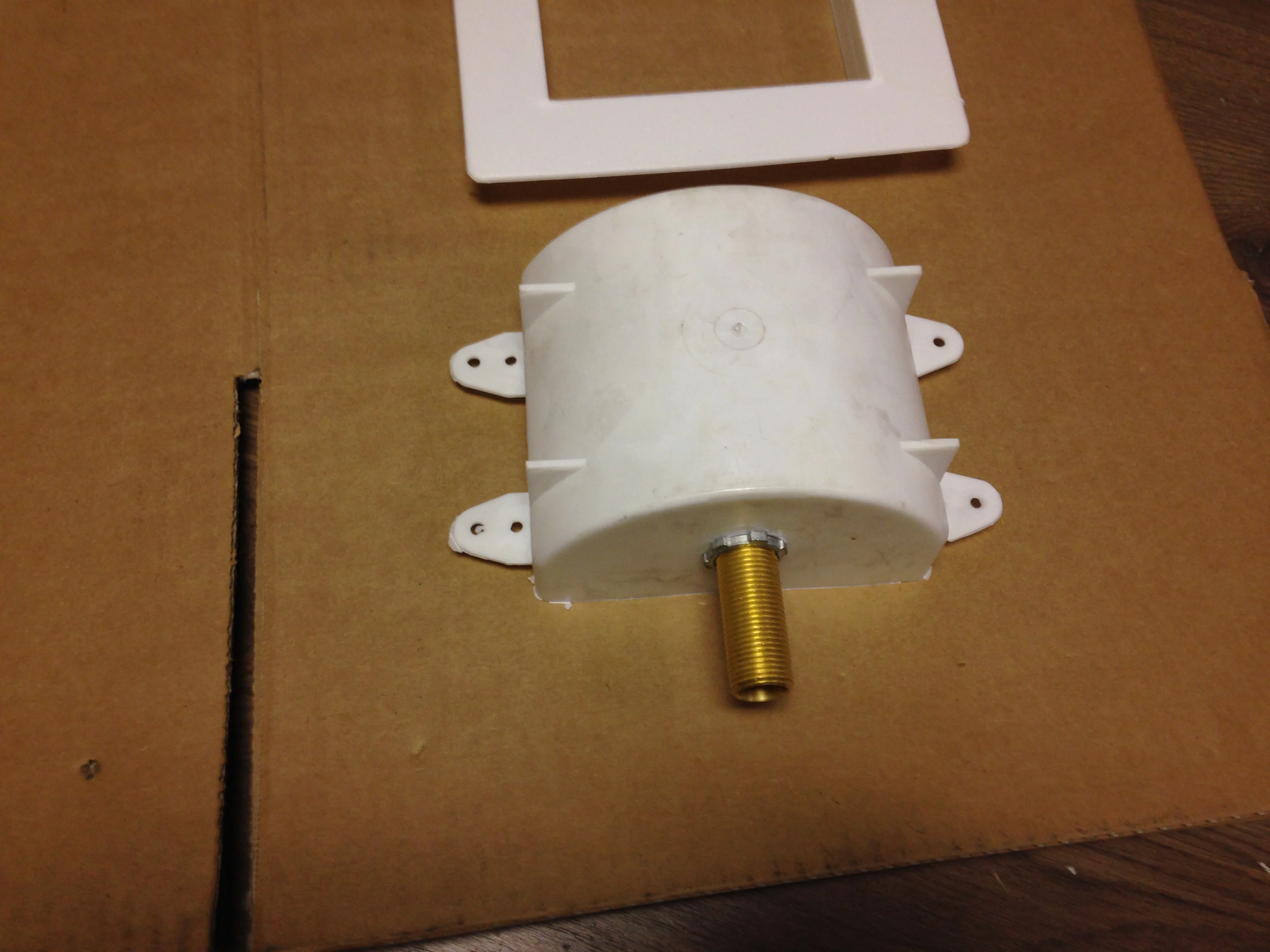PLASTIC SQUARE ICE MAKER OUTLET BOX WITH LEAD FREE QUARTER TURN ARRESTER VALVE - Image 2