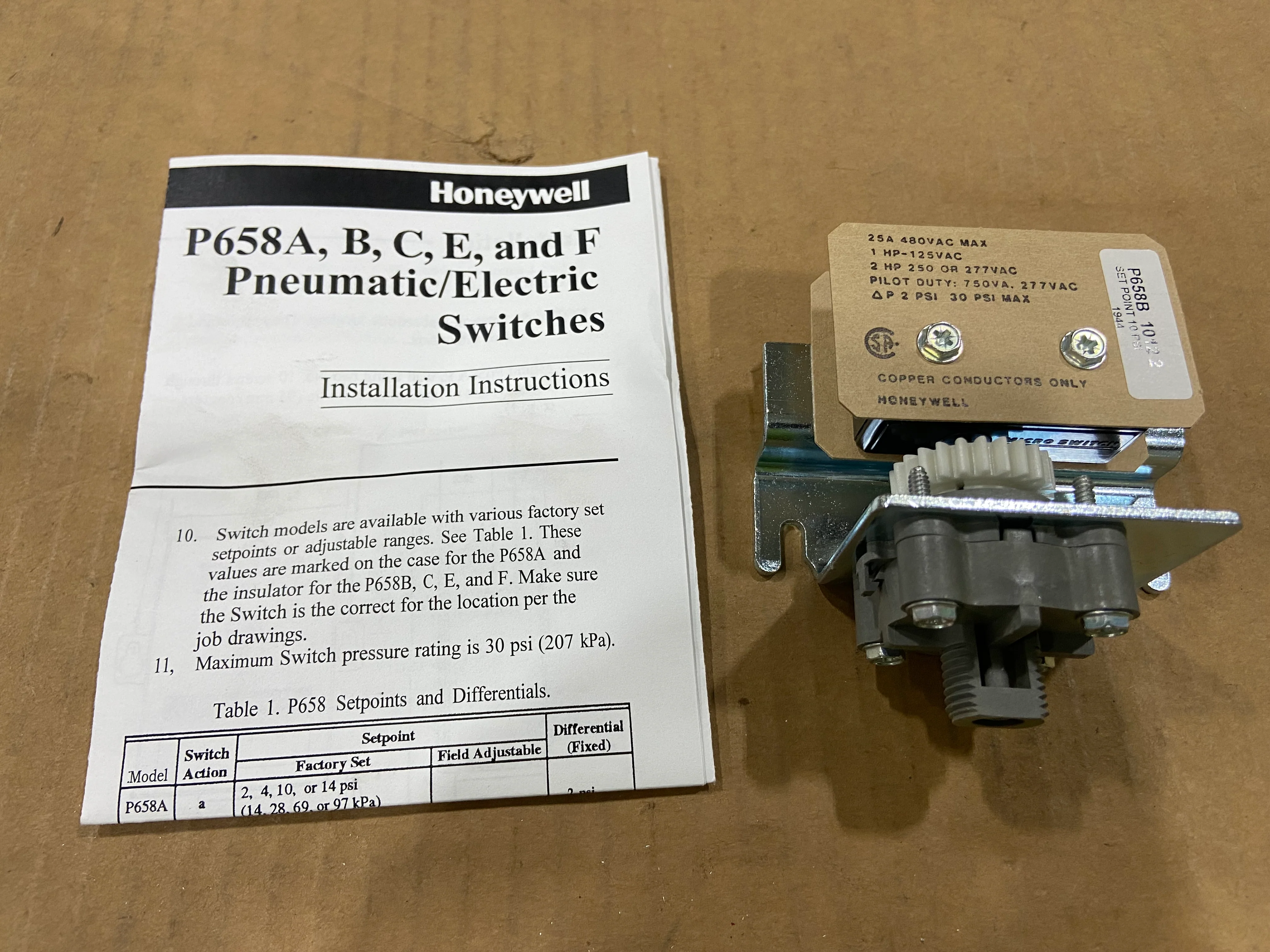 Pneumatic/Electric Relay Set Point 10PSI 25Amp 125/250/277/480 Volt - Image 3