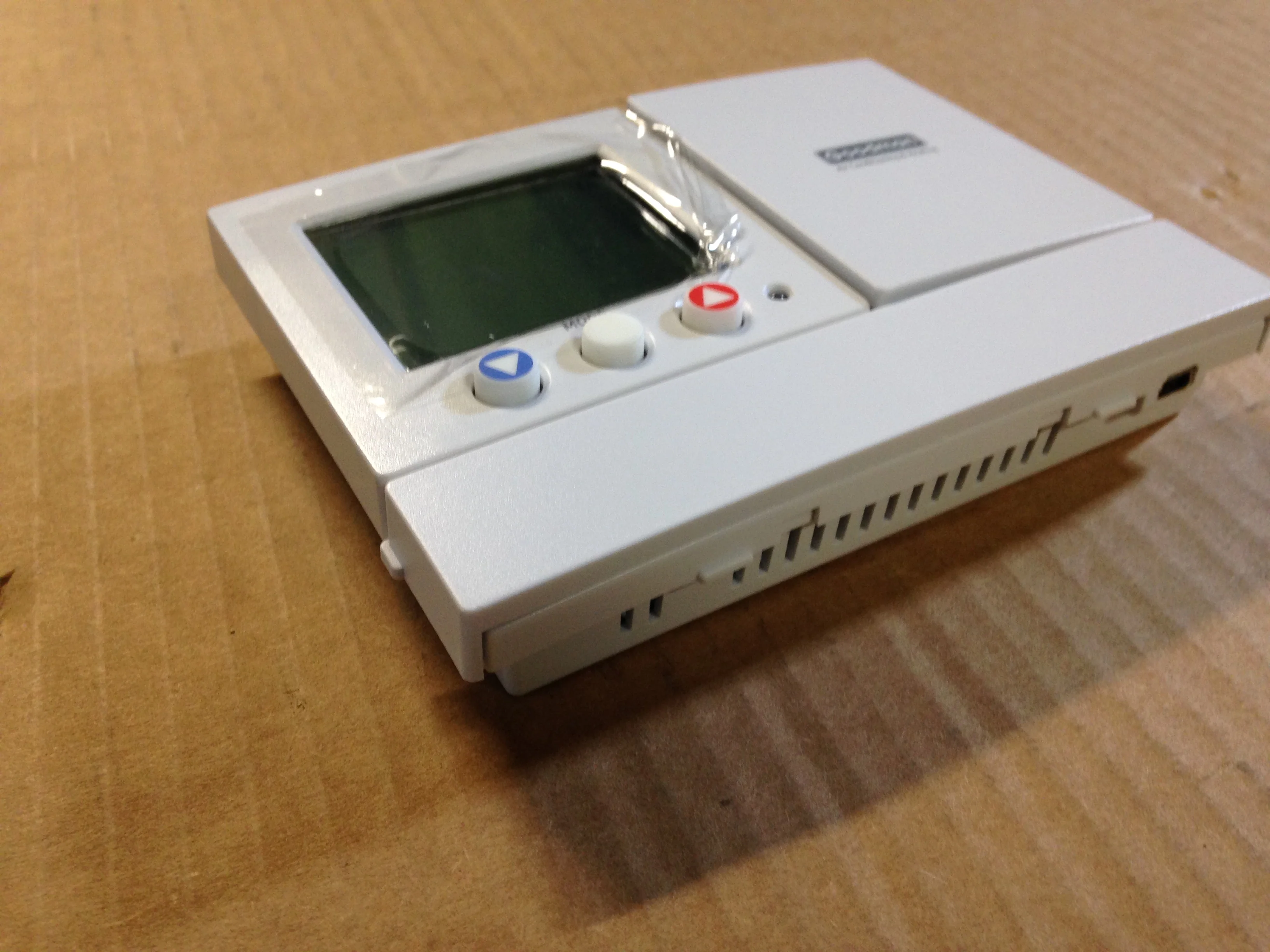 Premium Series Digital Thermostat with Optional Wifi, 2 Heat/1 Cool, 24VAC - Image 2