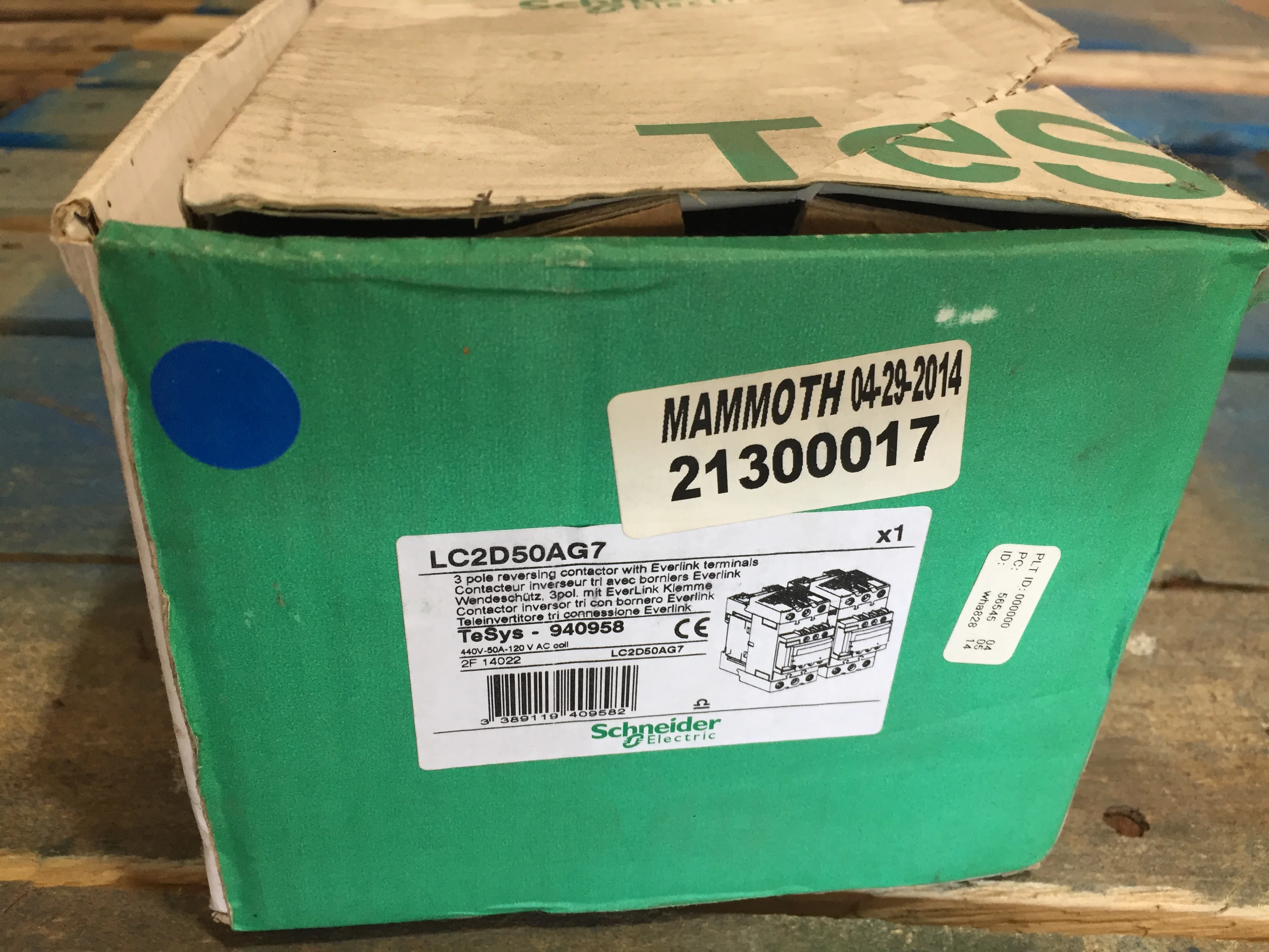 Reversing Contactor 3-Pole  Coil Voltage:120VAC 50/60Hertz  50Amp 40HP 200-600 VAC - Image 5