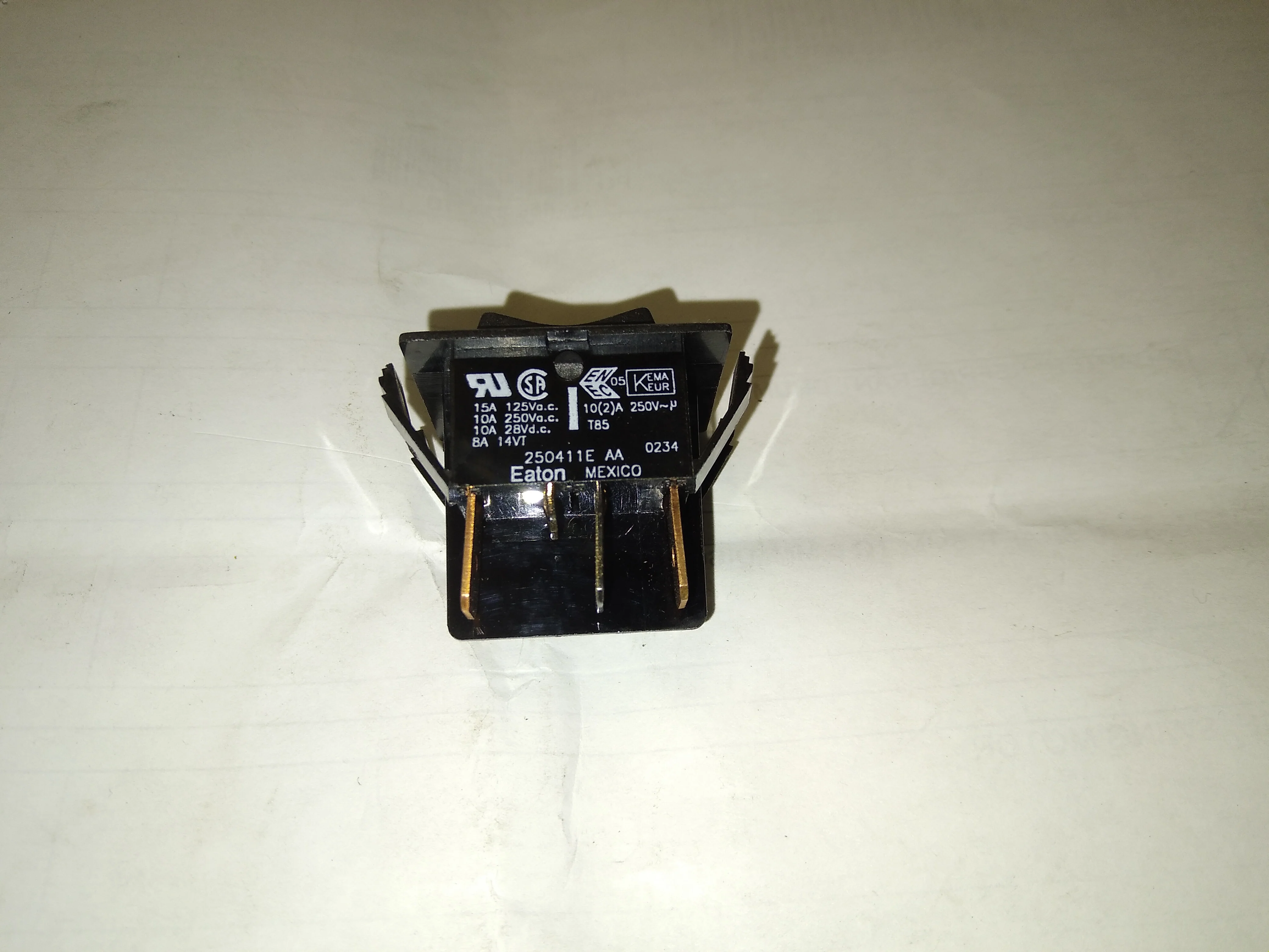 ROCKER SWITCH DPDT, 15/10 AMP AT 125/250VAC 3 POSITION - Image 2