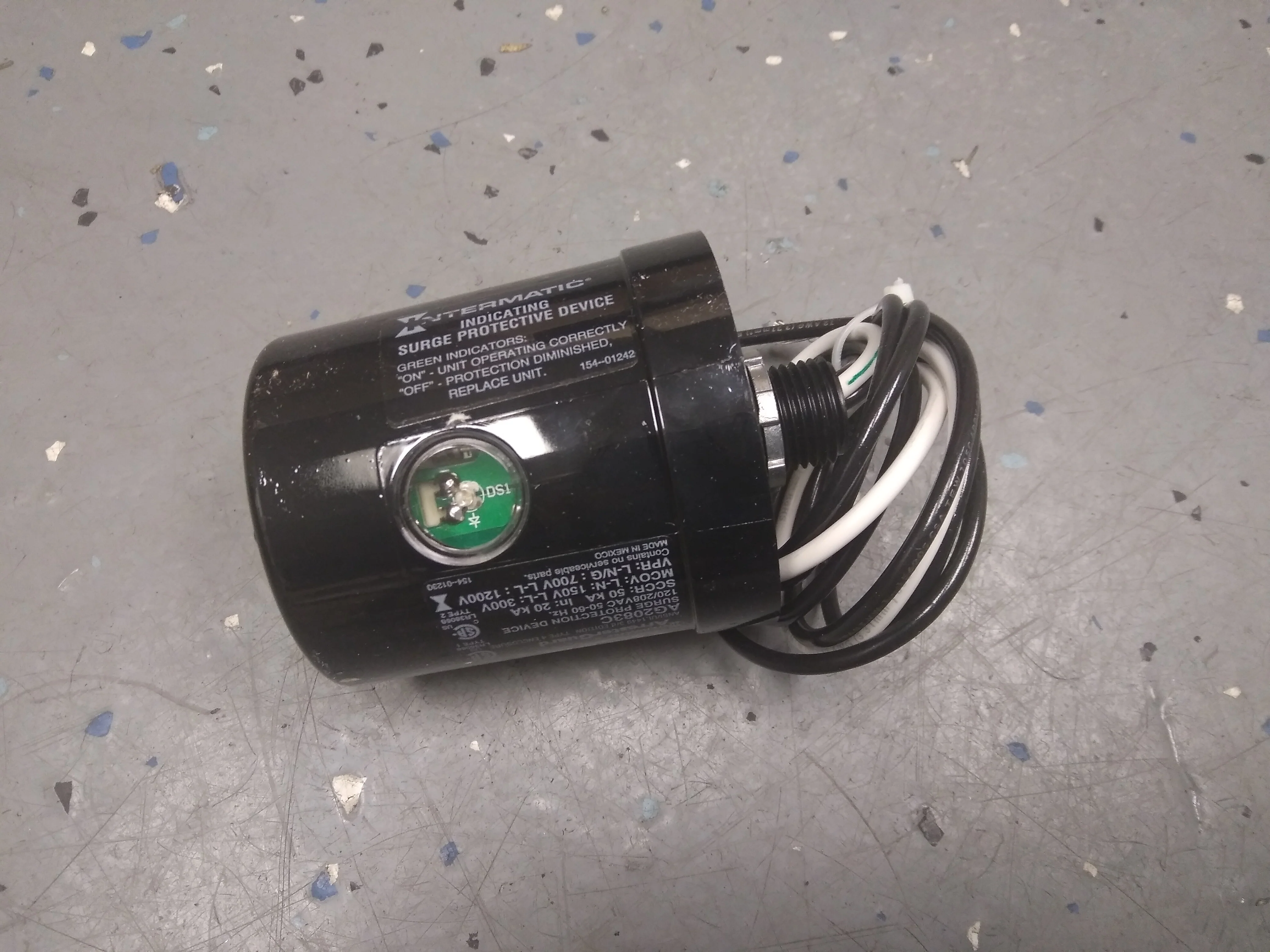 SURGE PROTECTIVE DEVICE 120/208 VAC 3 PHASE 1-2 SPD 50/60 HERTZ 3 POLE