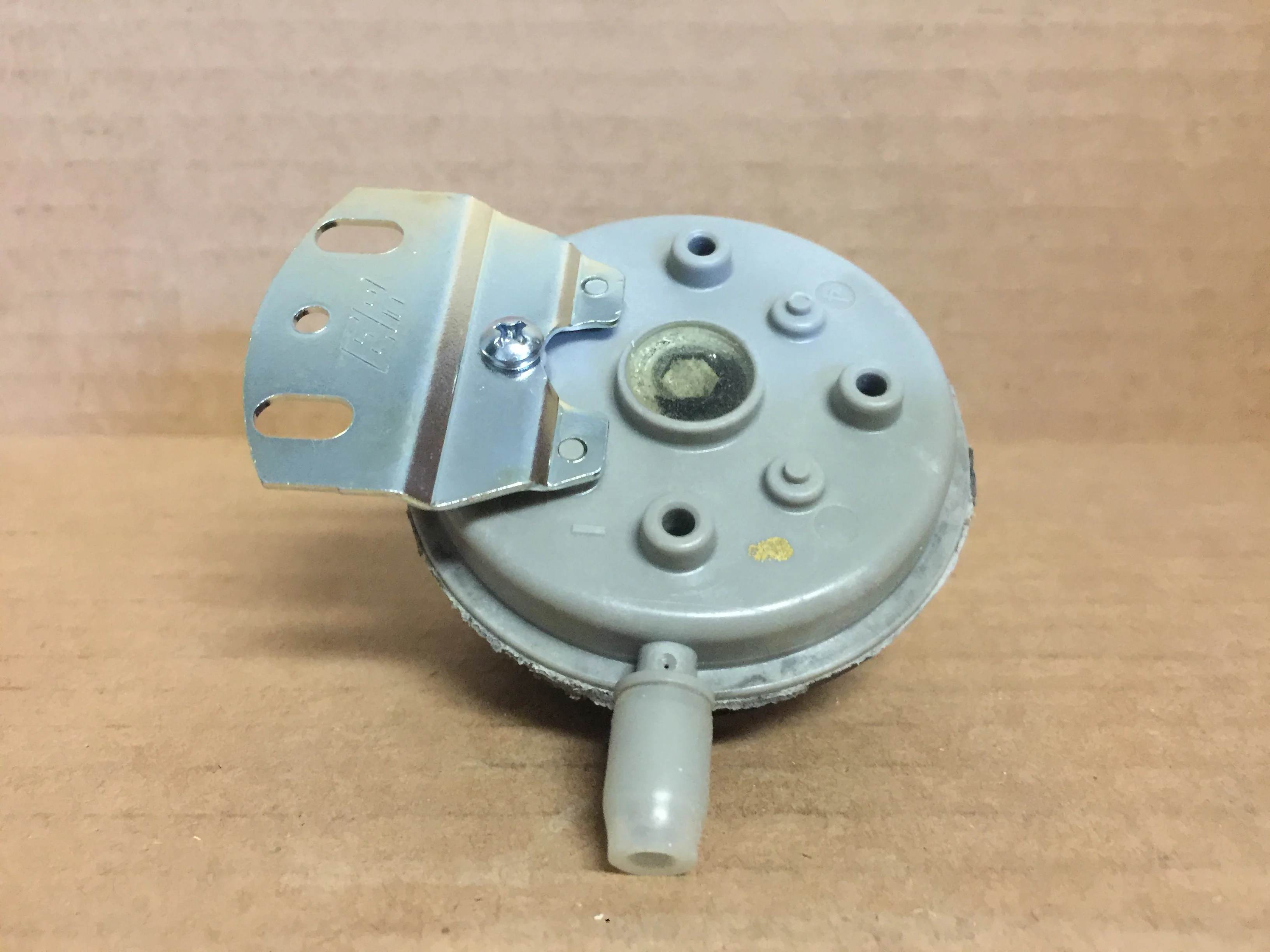 Switch; Pressure, Single Pole, Open .50" +/- .05" WC - Image 4