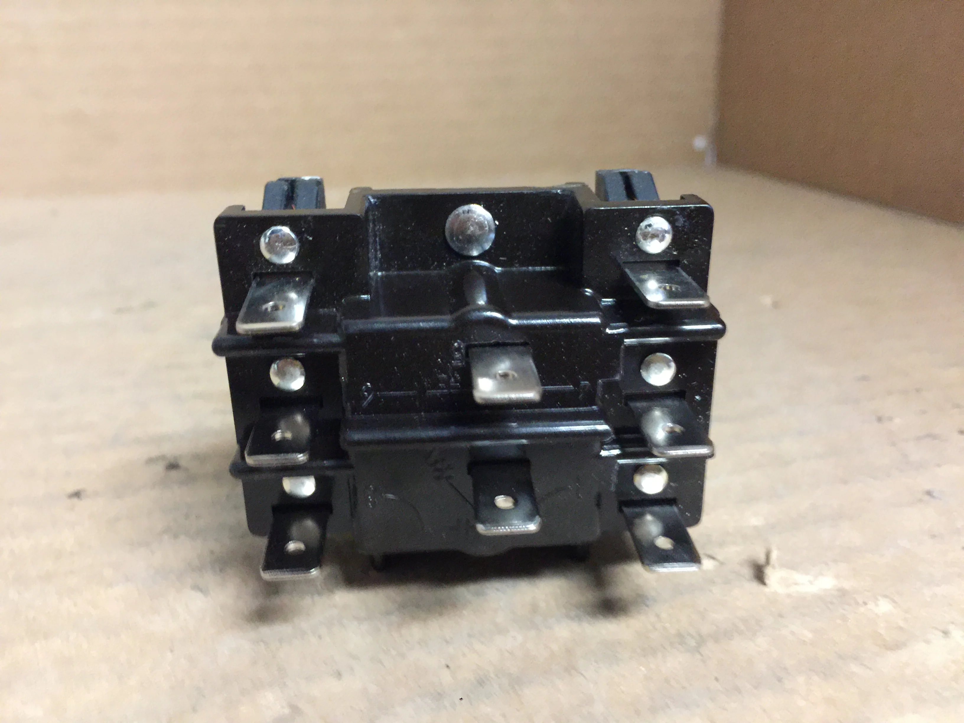 Switching Relay; 208-240 VAC, 50/60Hz, 2PDT - Image 2