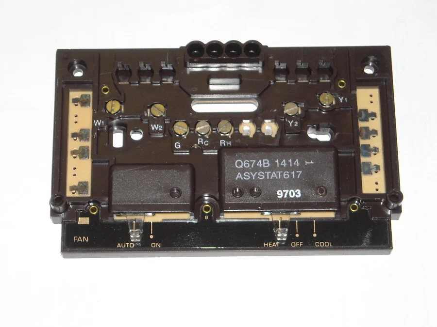 Thermostat Subbase Fan:Auto-On - Image 2
