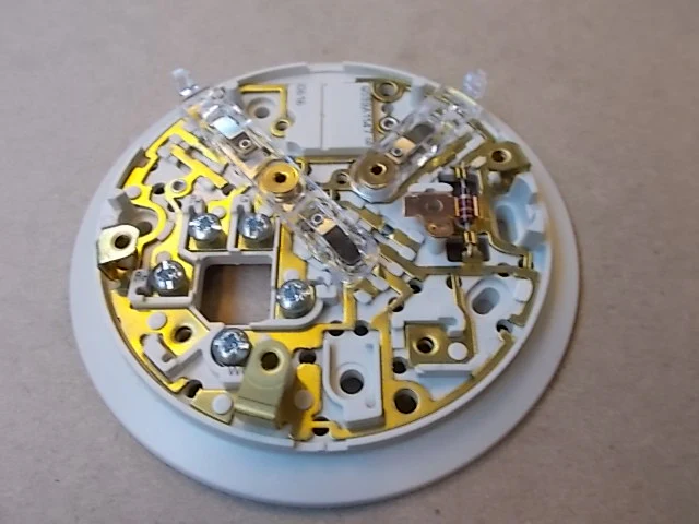 Thermostat Subbase with Round Mounting - Image 2
