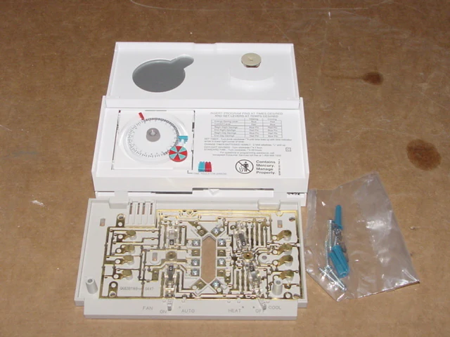 THERMOSTAT WITH TIMER 24 VAC WITH SUBBASE - Image 3
