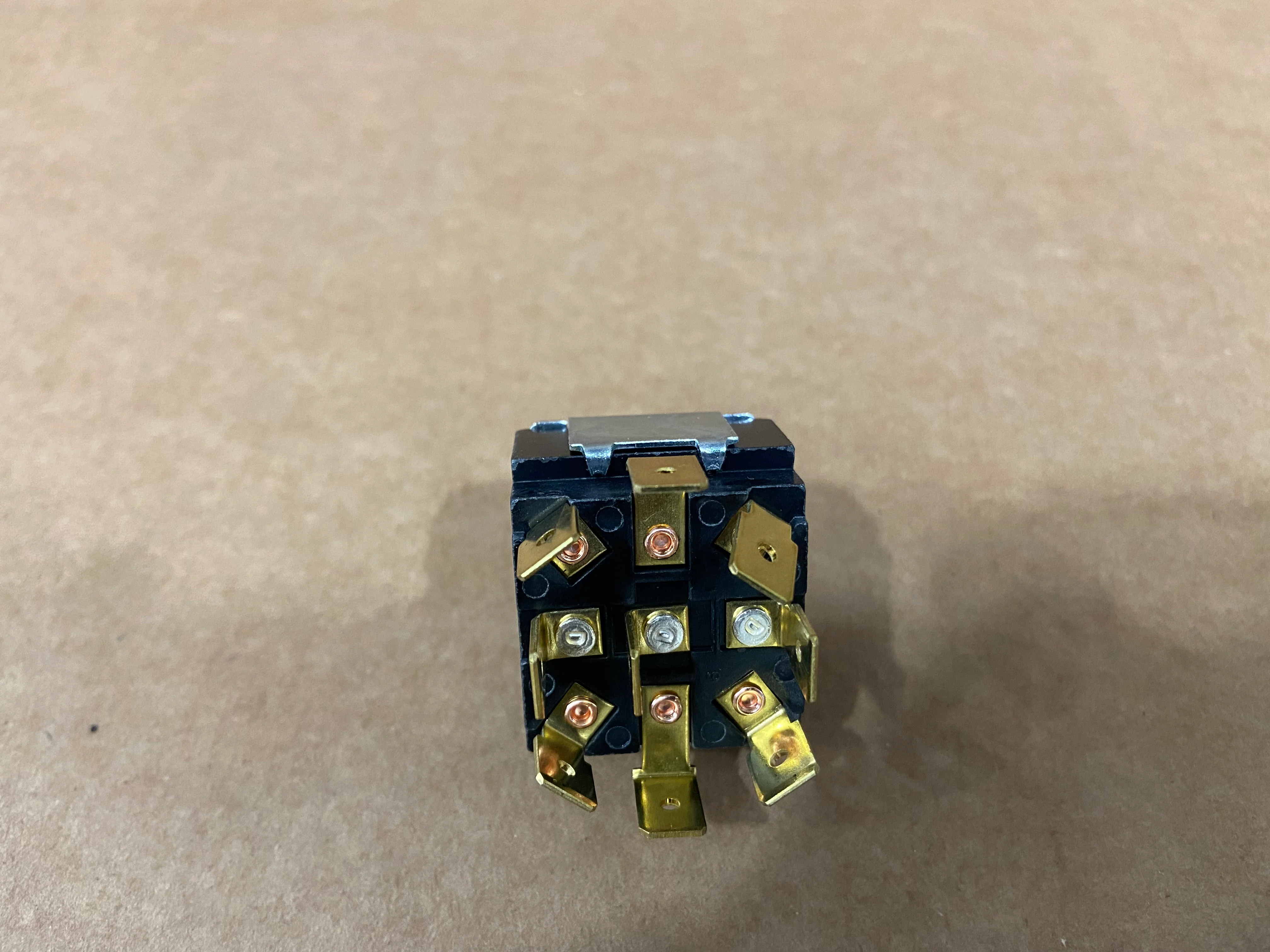 TOGGLE SWITCH 2PDT 17A 277 VAC .25 QC TERM - Image 3