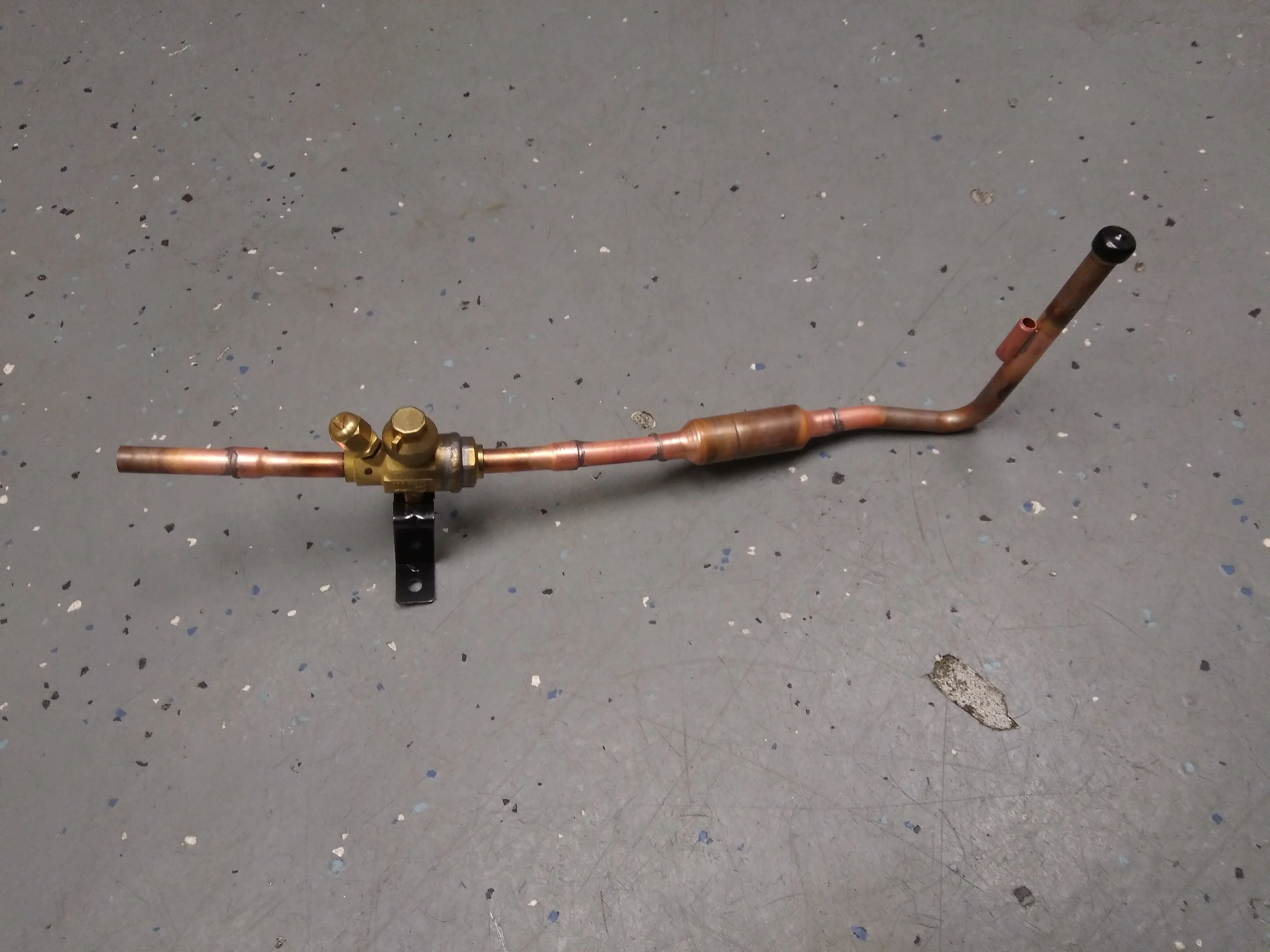 TUBE ASSEMBLY WITH LIQUID LINE BALL VALVE