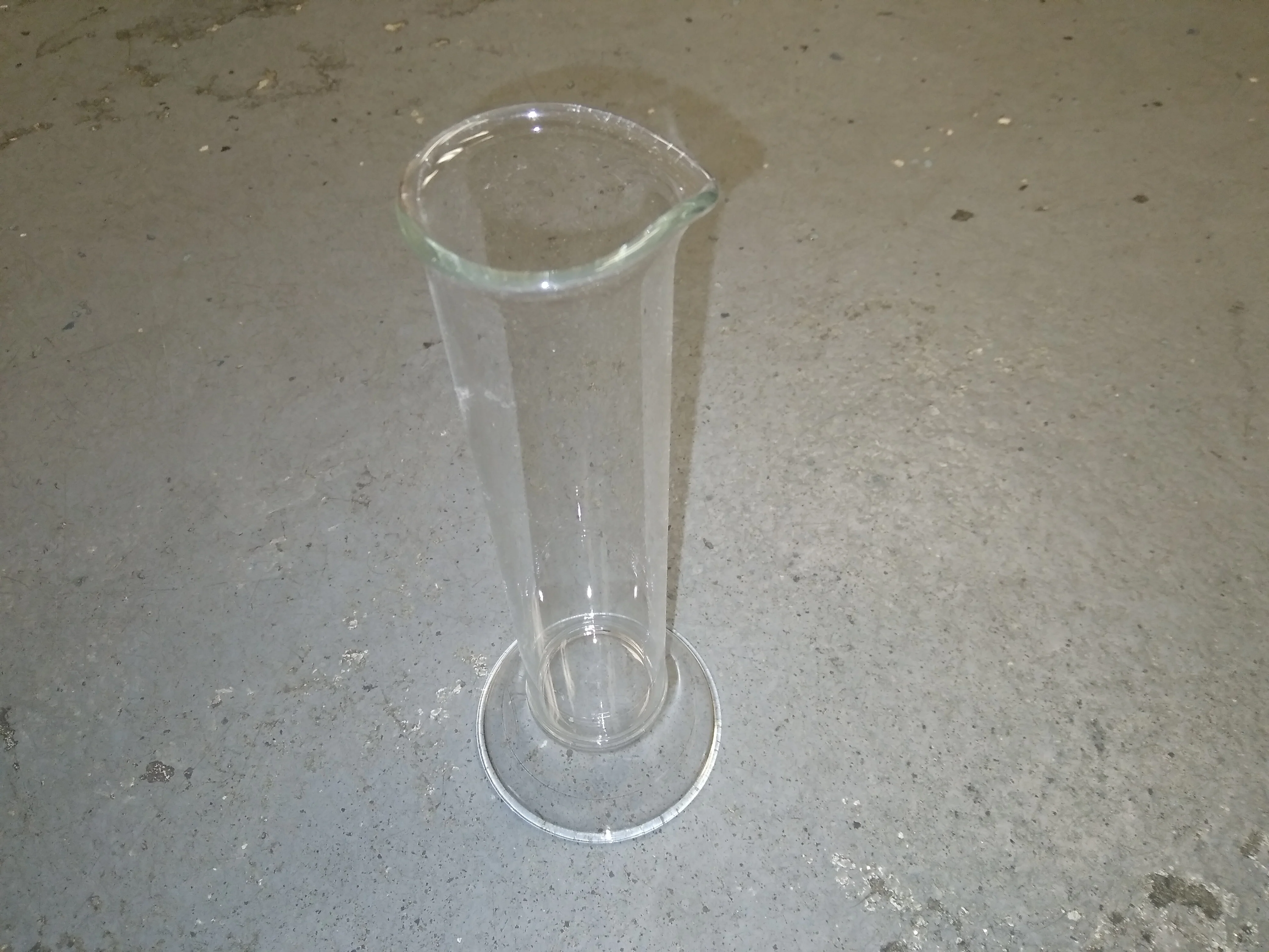 UNGRADUATED CYLINDER WITH POUR SPOUT - Image 2