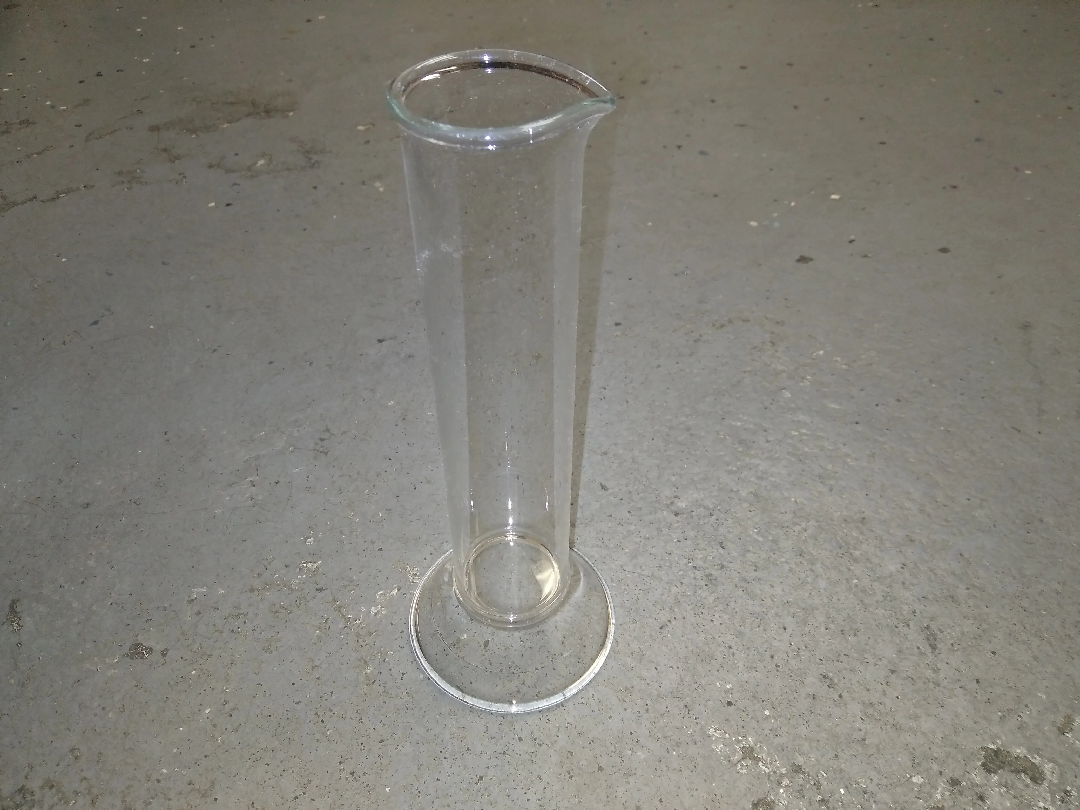 UNGRADUATED CYLINDER WITH POUR SPOUT - Image 3