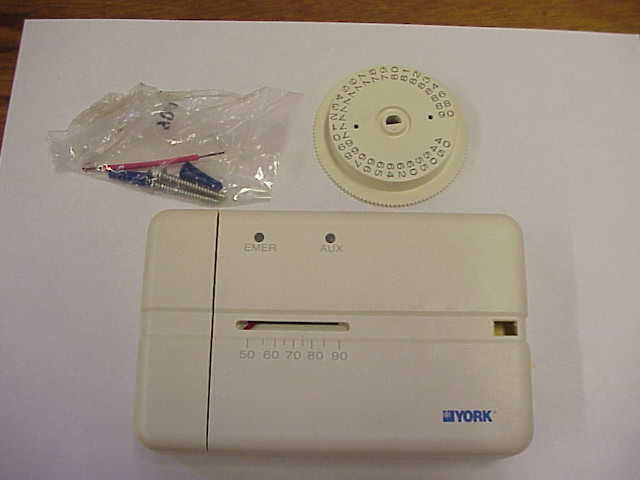 Low Voltage Heat Pump Thermostat with Subbase - Image 3